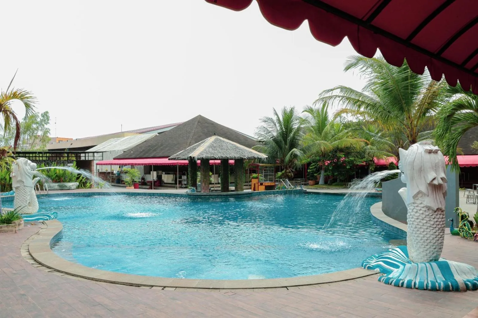 Pool view in Thong's Inn Hotel Kualanamu