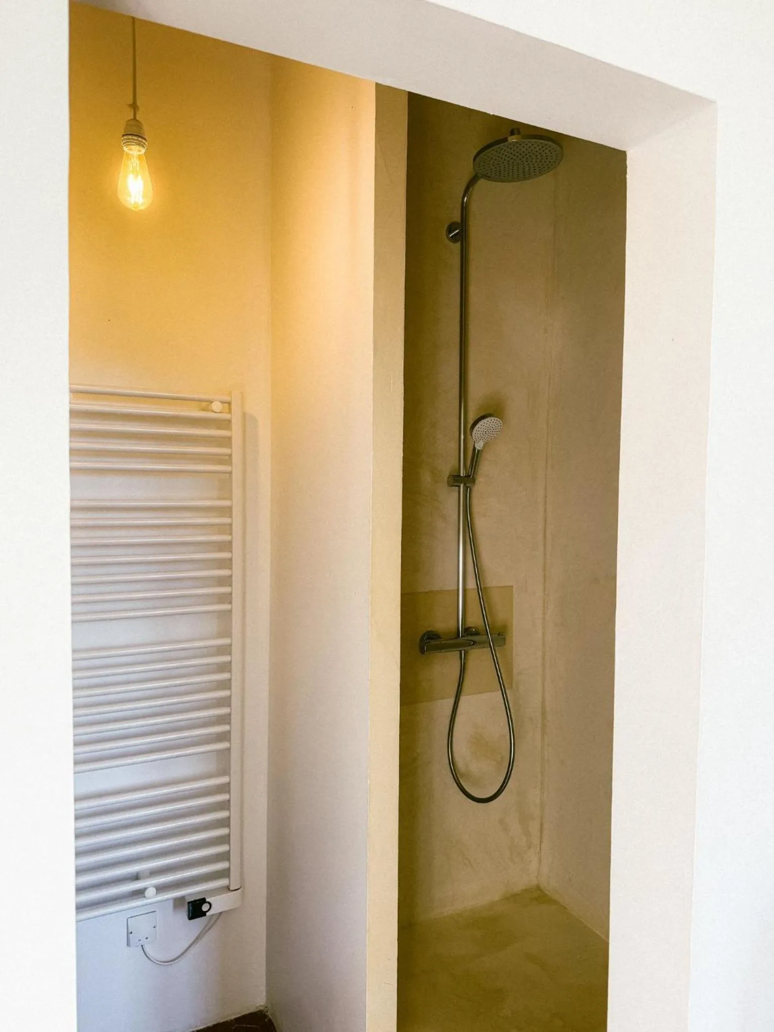 Shower in Le Pont de L'orme