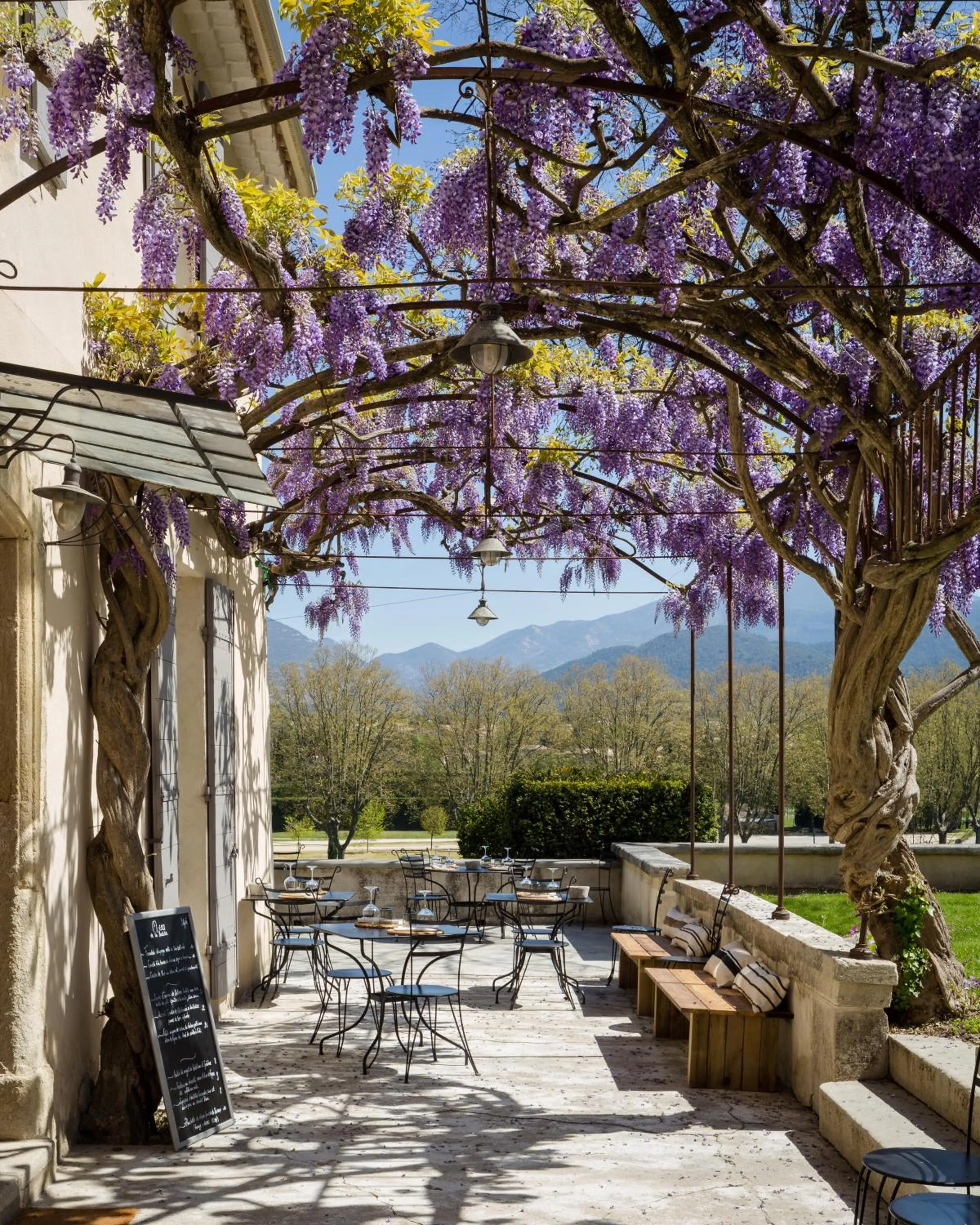 Patio in Le Pont de L'orme