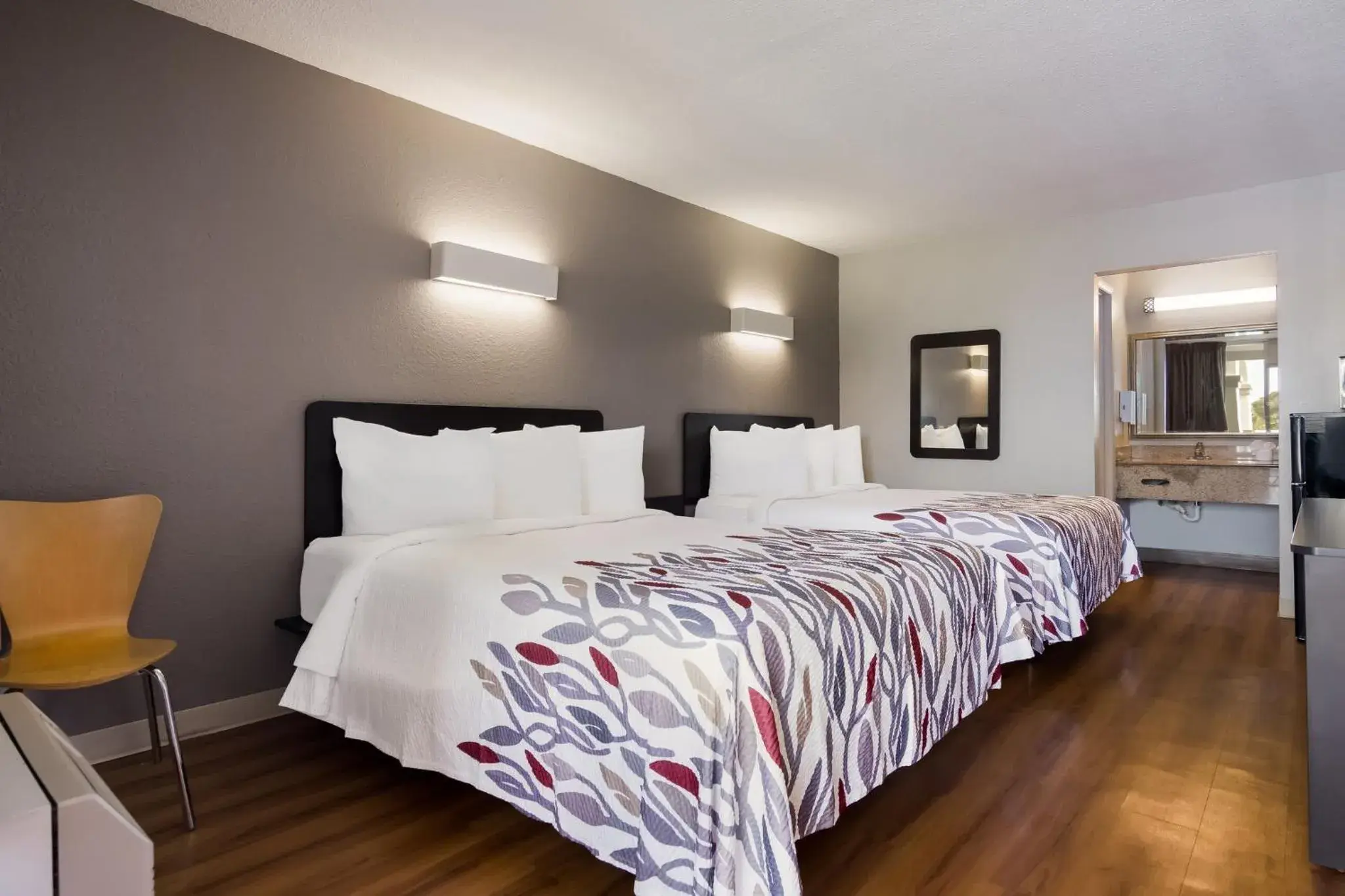 Deluxe Room with Two Queen Beds Non-Smoking in Red Roof Inn Vero Beach - I-95 Deluxe Room with Two Queen Beds Non-Smoking in Red Roof Inn Vero Beach - I-95