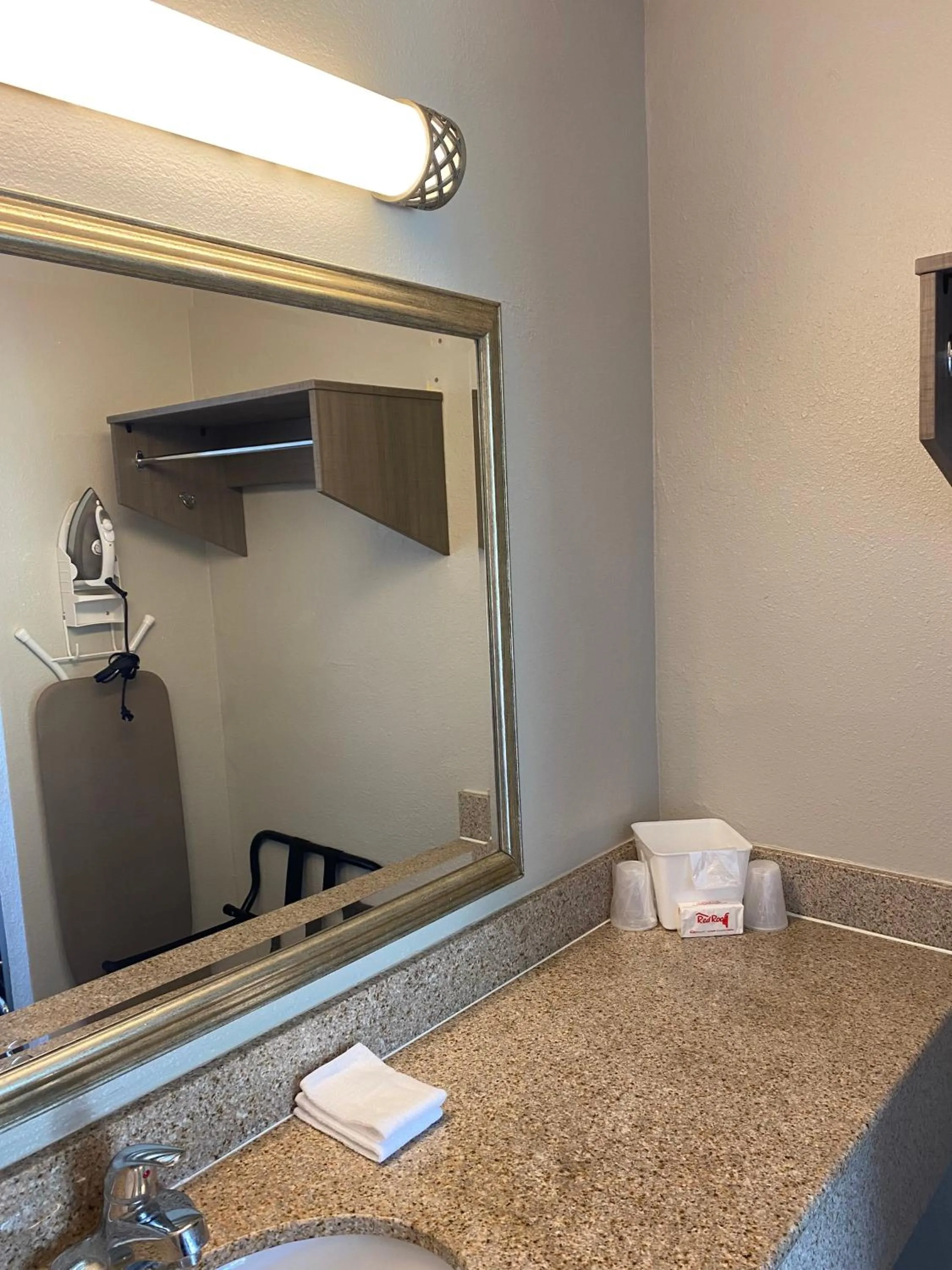 Bathroom in Red Roof Inn Vero Beach - I-95