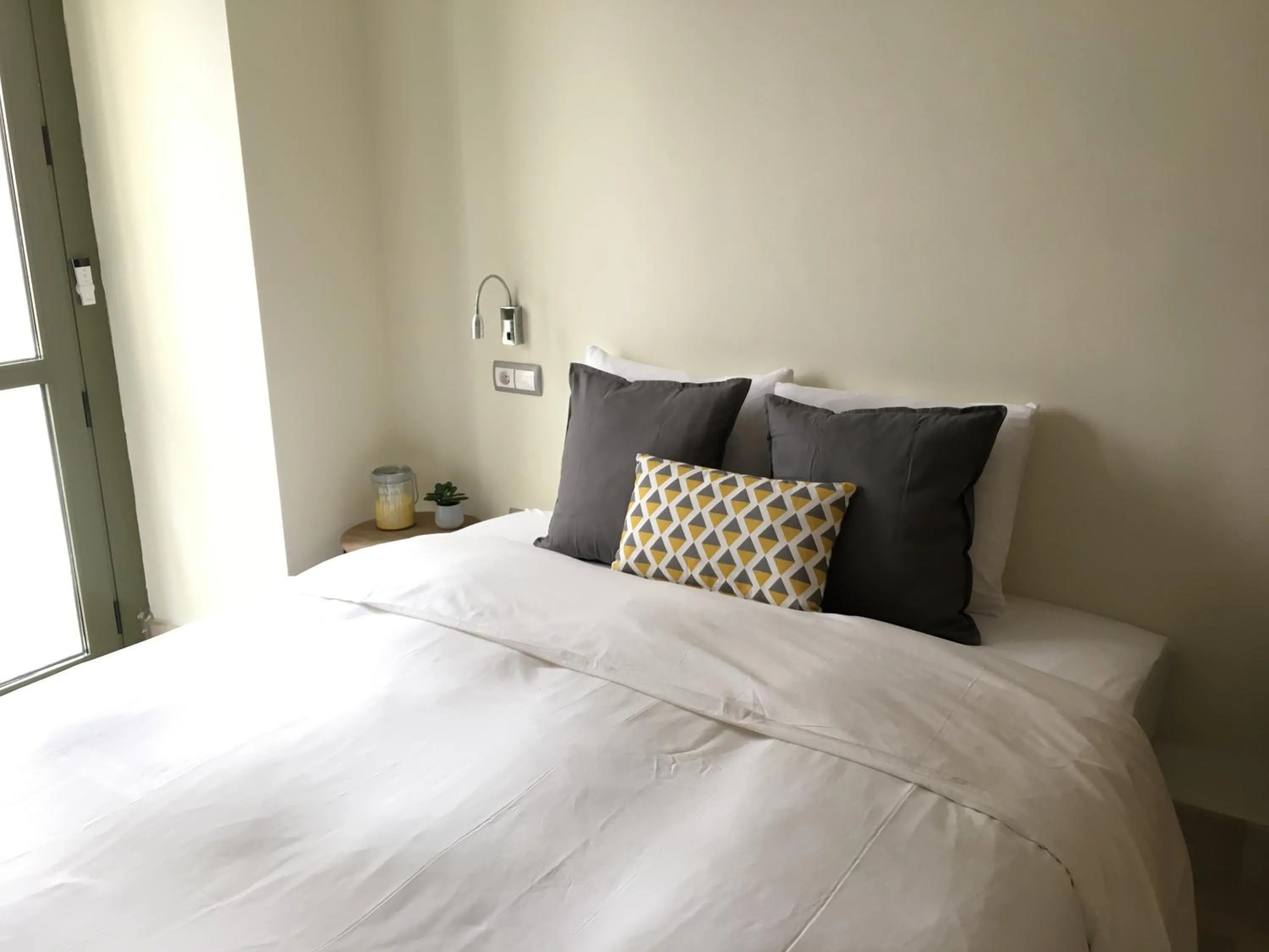 Photo of the whole room, Bed in 1E Azofaifo St Apartment