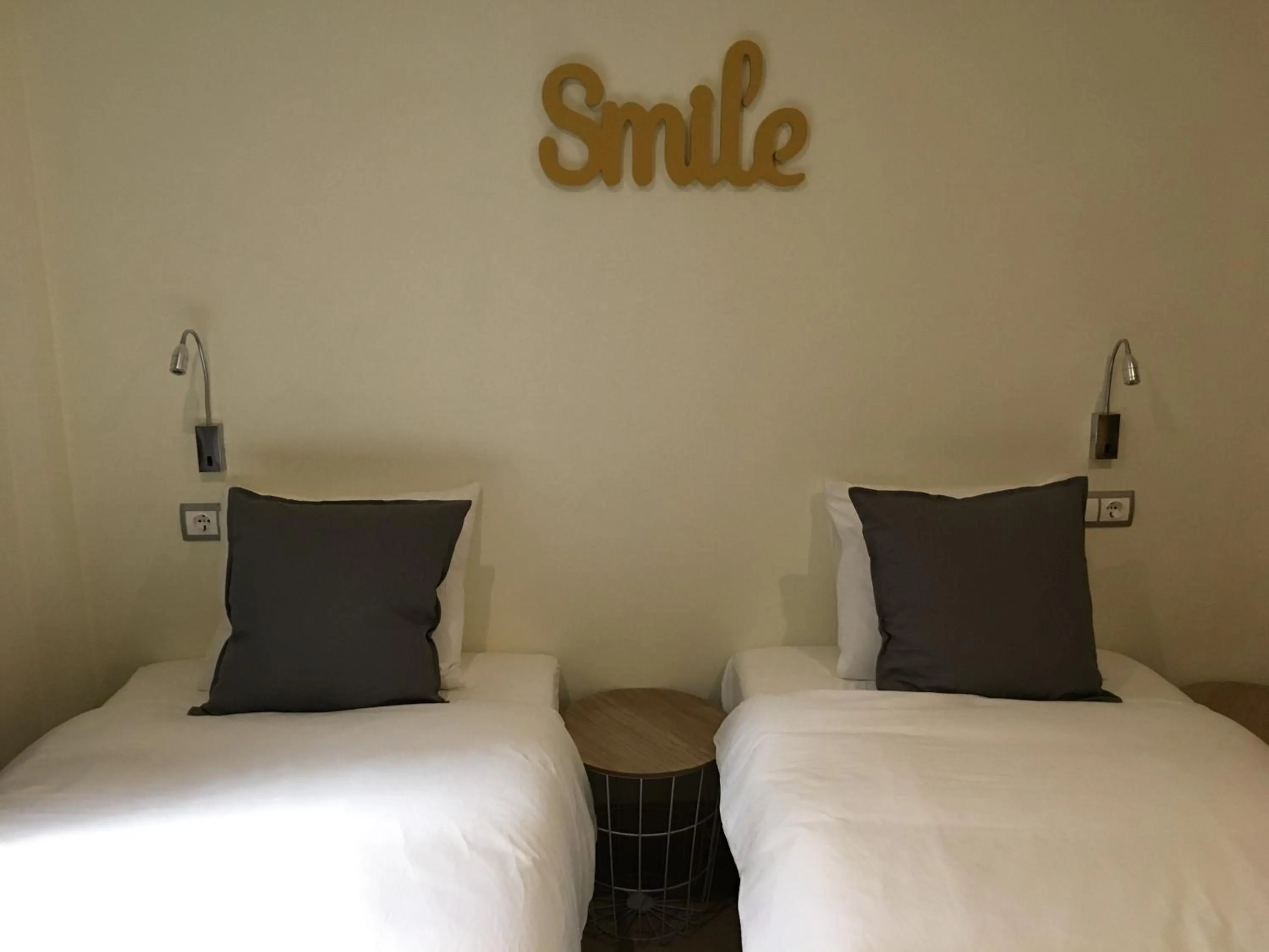 Photo of the whole room, Bed in 1E Azofaifo St Apartment
