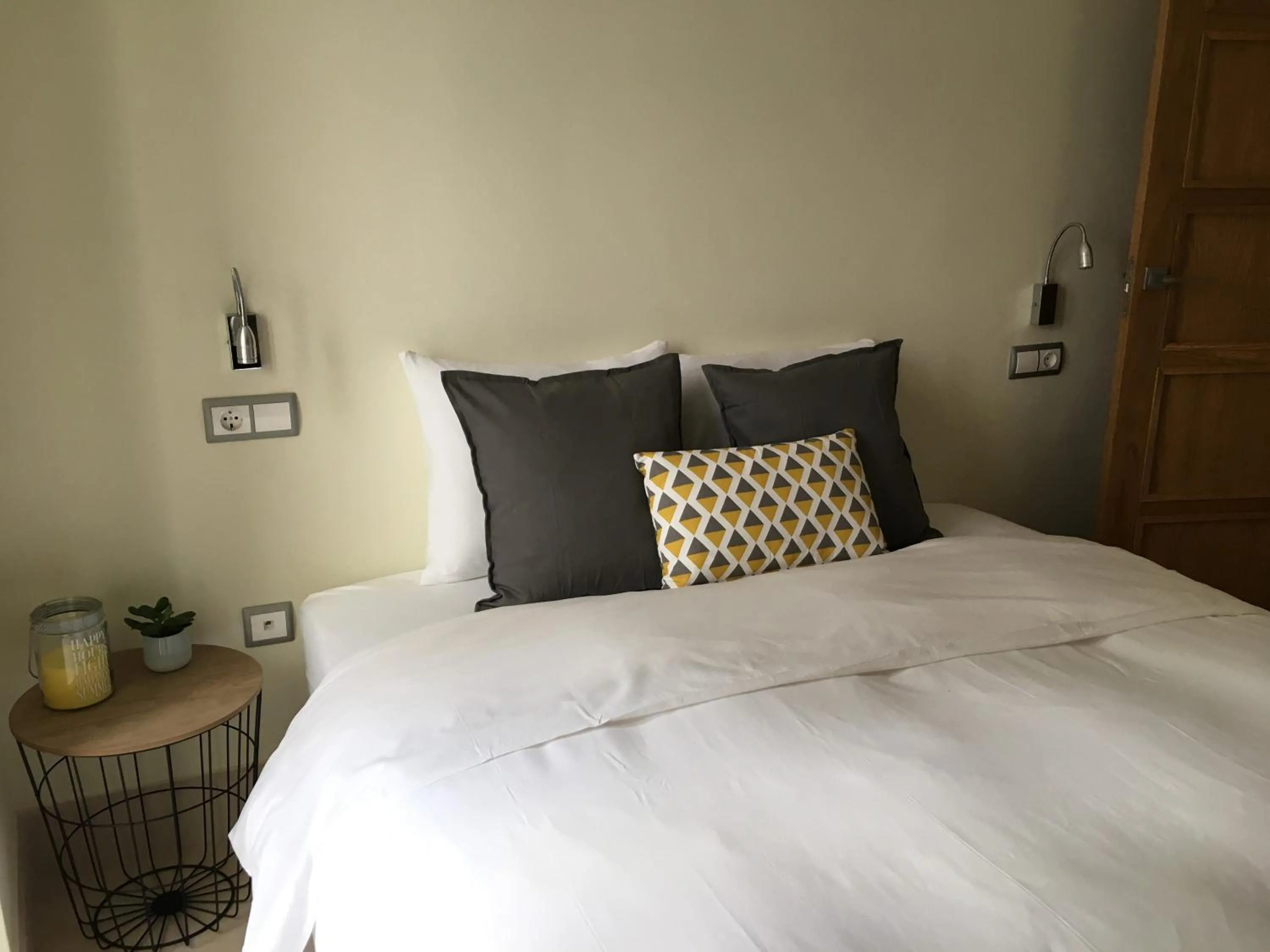 Decorative detail, Bed in 1E Azofaifo St Apartment