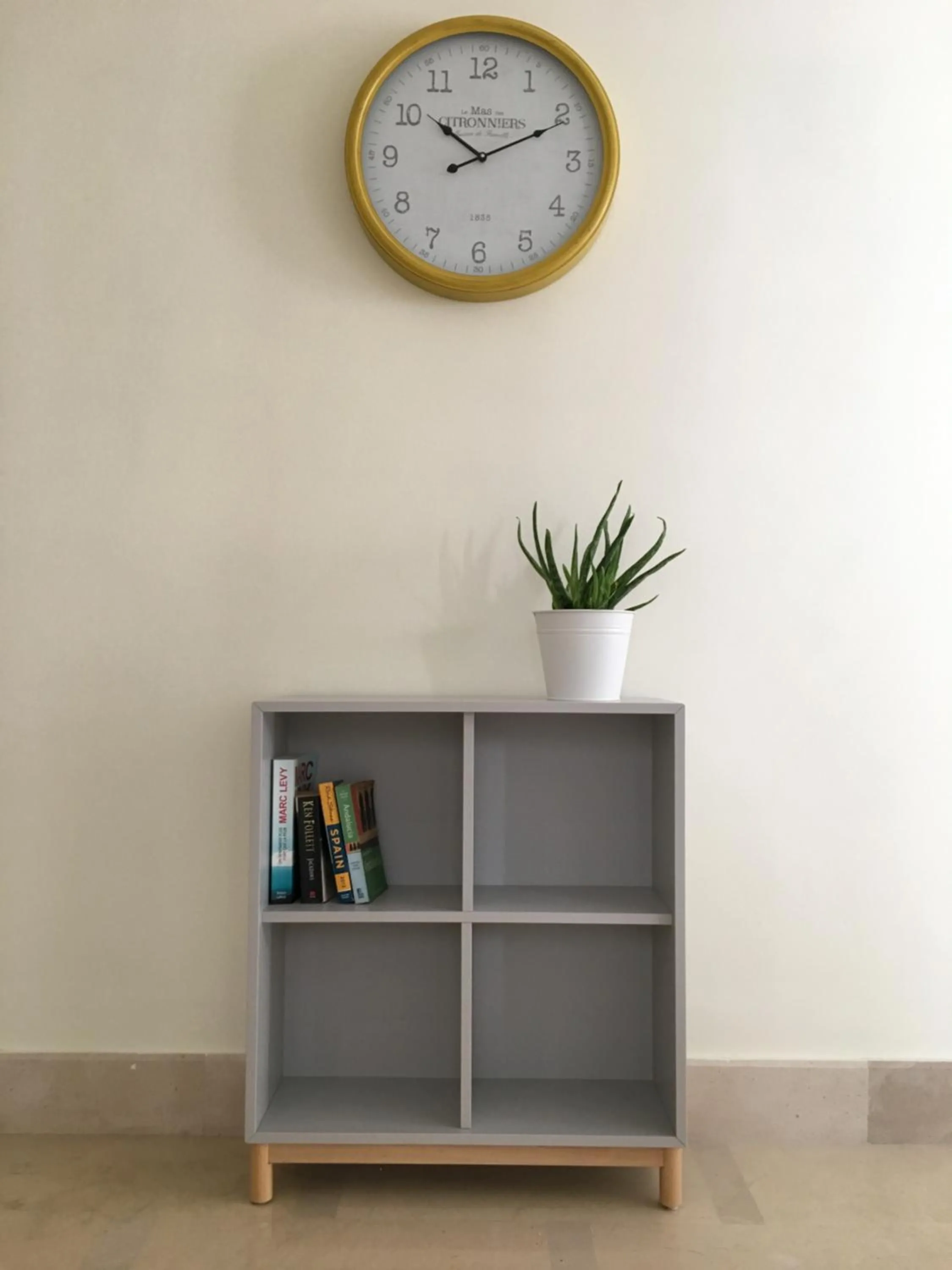 Living room in 1E Azofaifo St Apartment