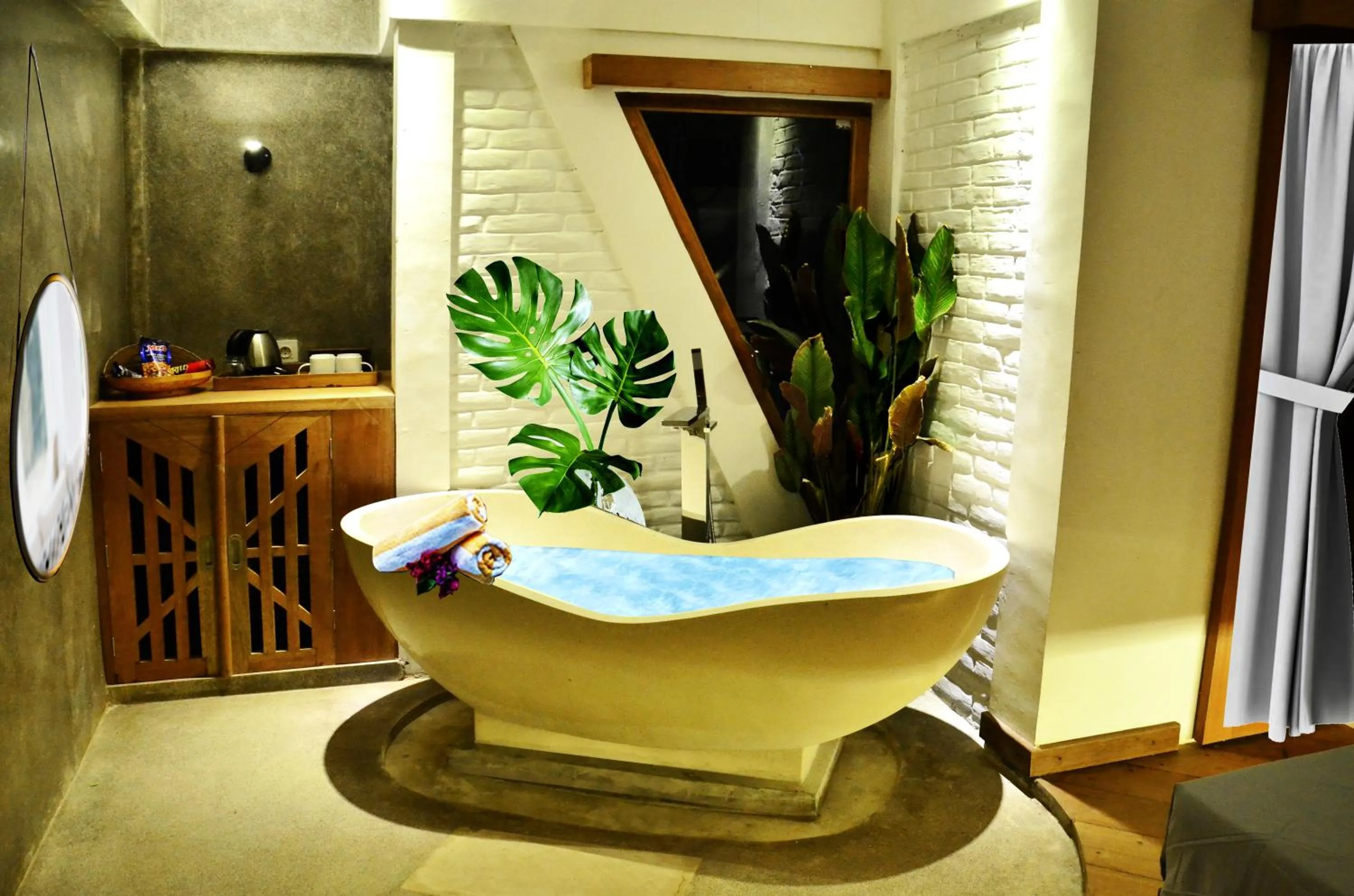 Hot Tub in The White Key Luxury Villas