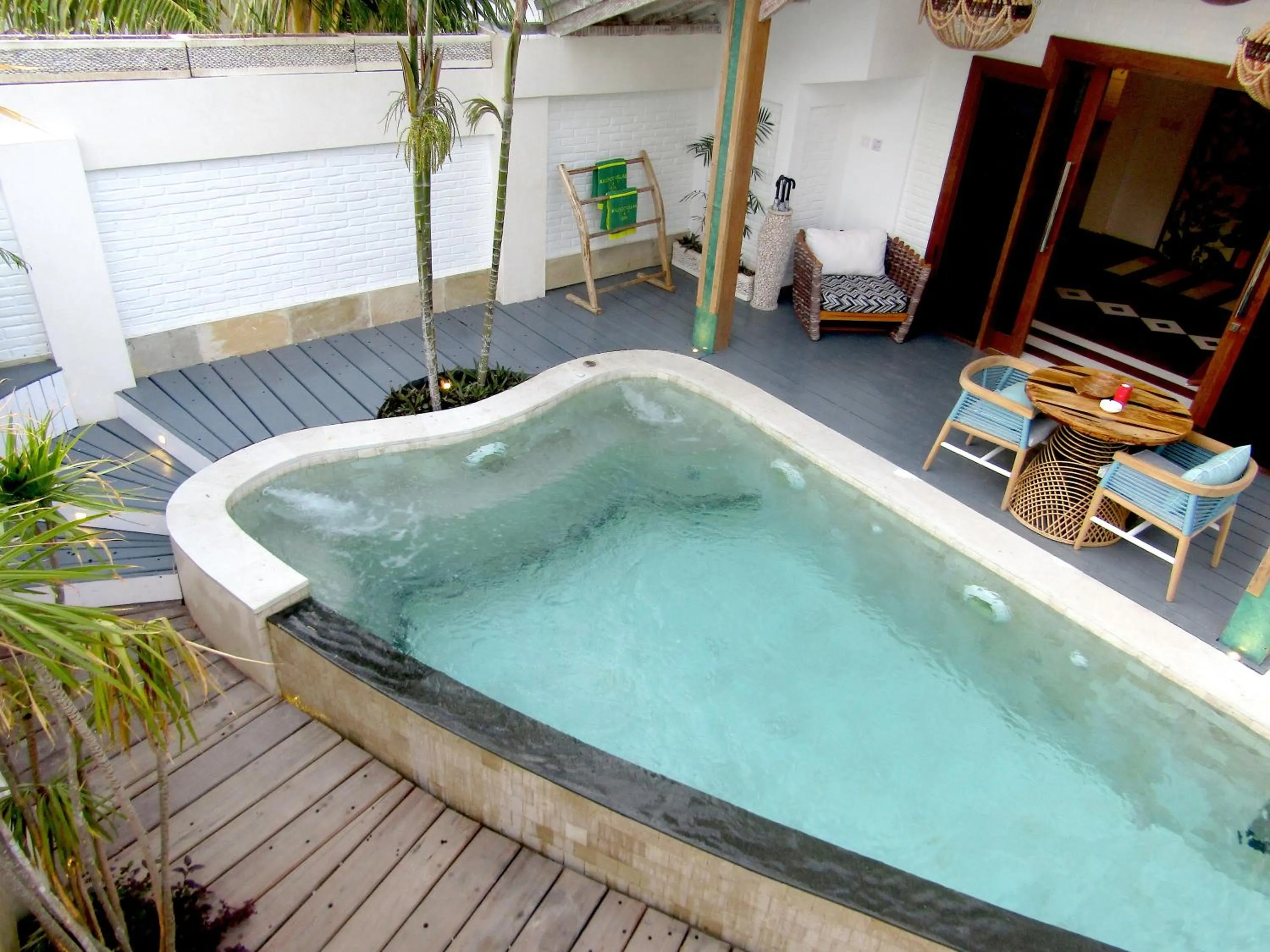 Hot Tub in The White Key Luxury Villas