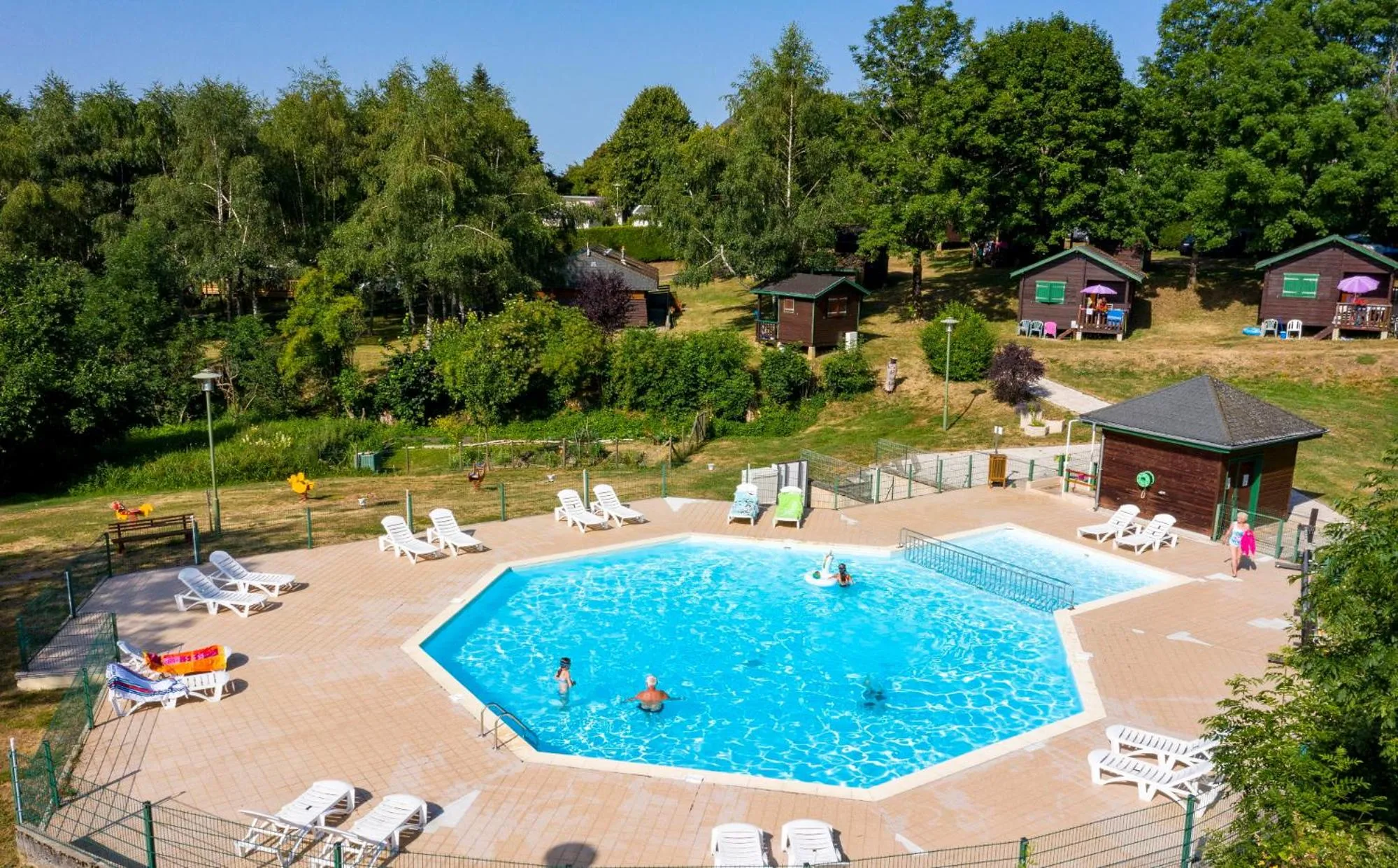 Swimming pool in Camping de Tauves