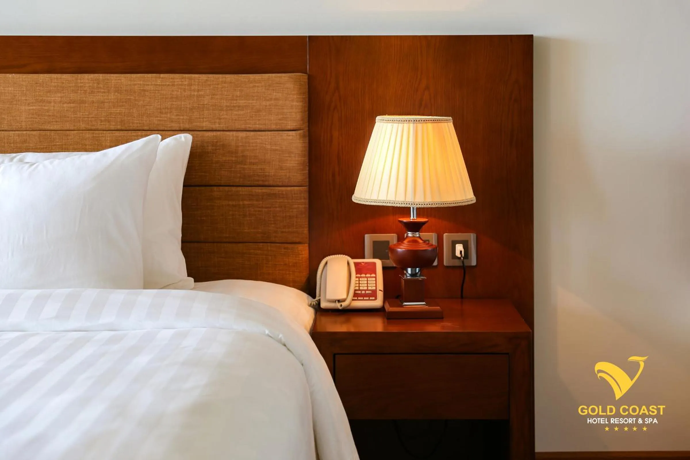 wardrobe, Bed in Gold Coast Hotel Resort & Spa