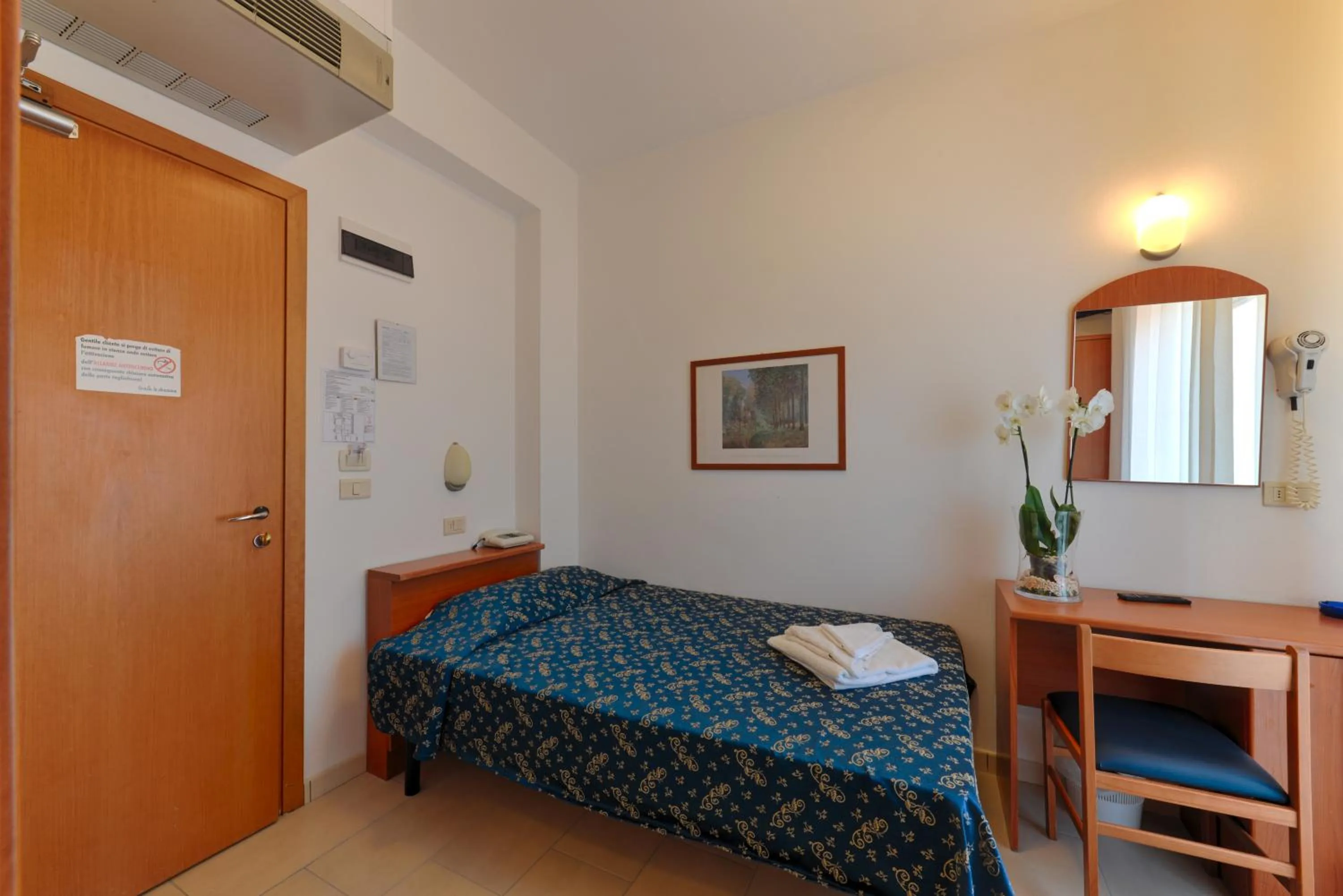 Photo of the whole room, Bed in Hotel Taormina