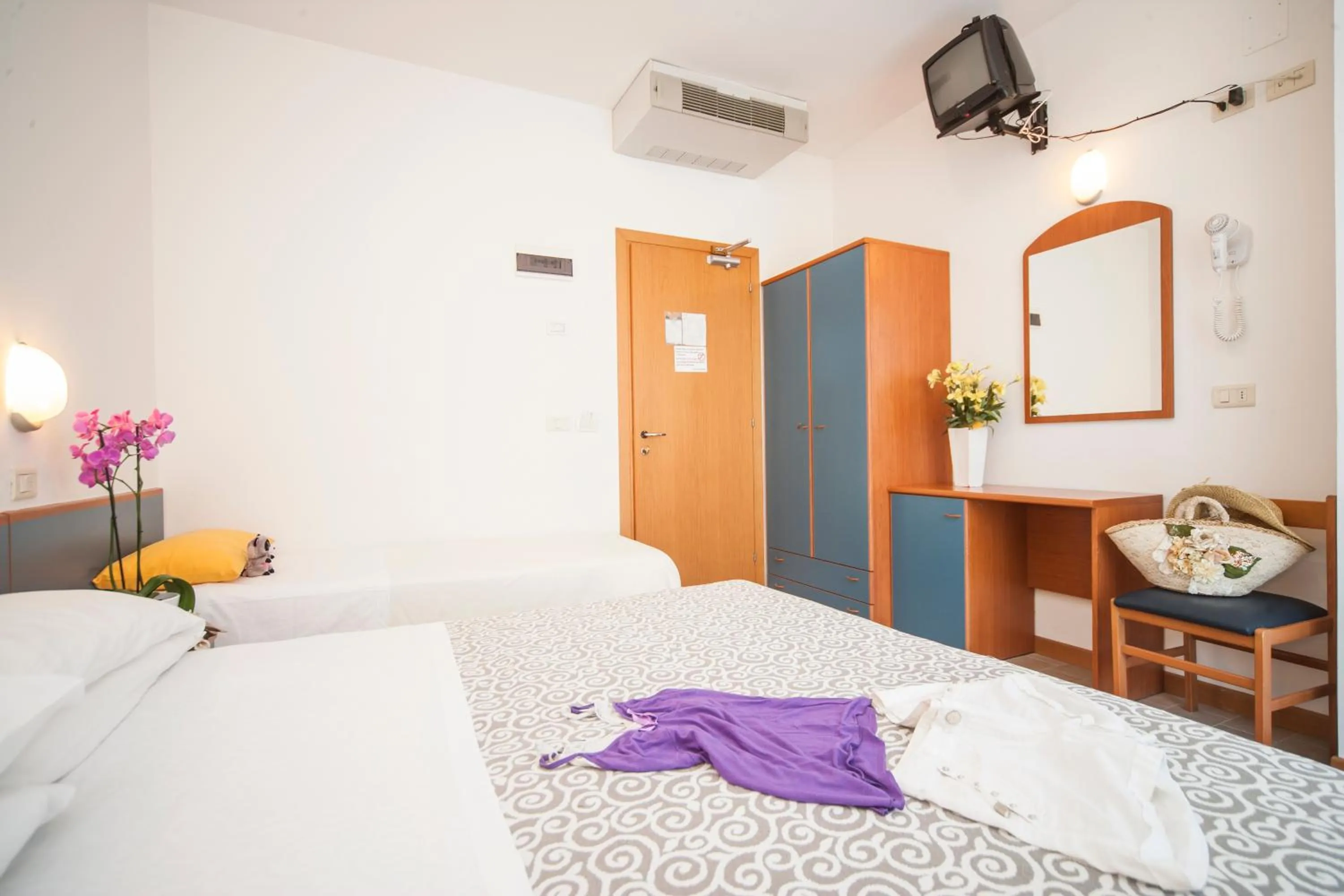 Bedroom, Bed in Hotel Taormina