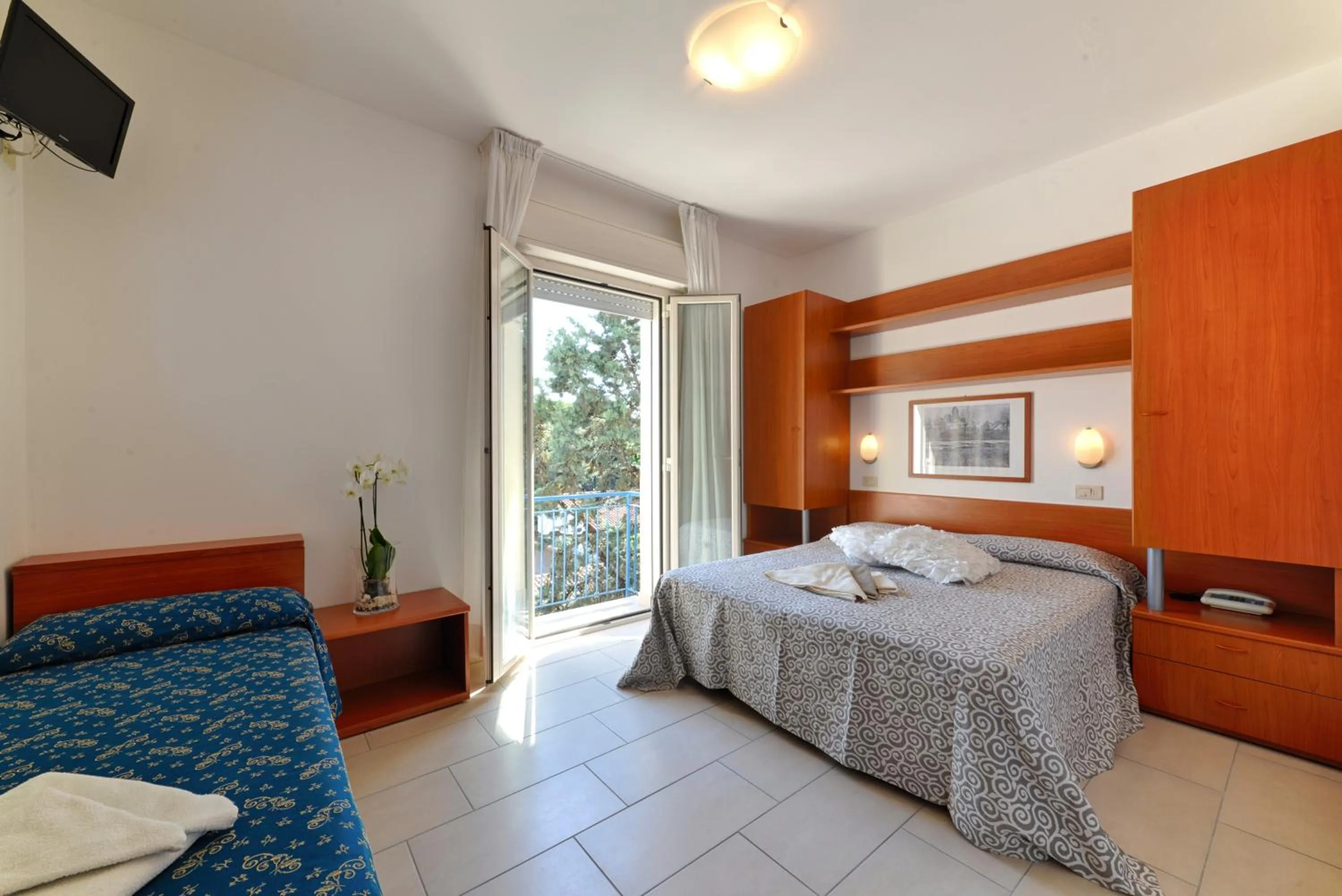 Photo of the whole room, Bed in Hotel Taormina