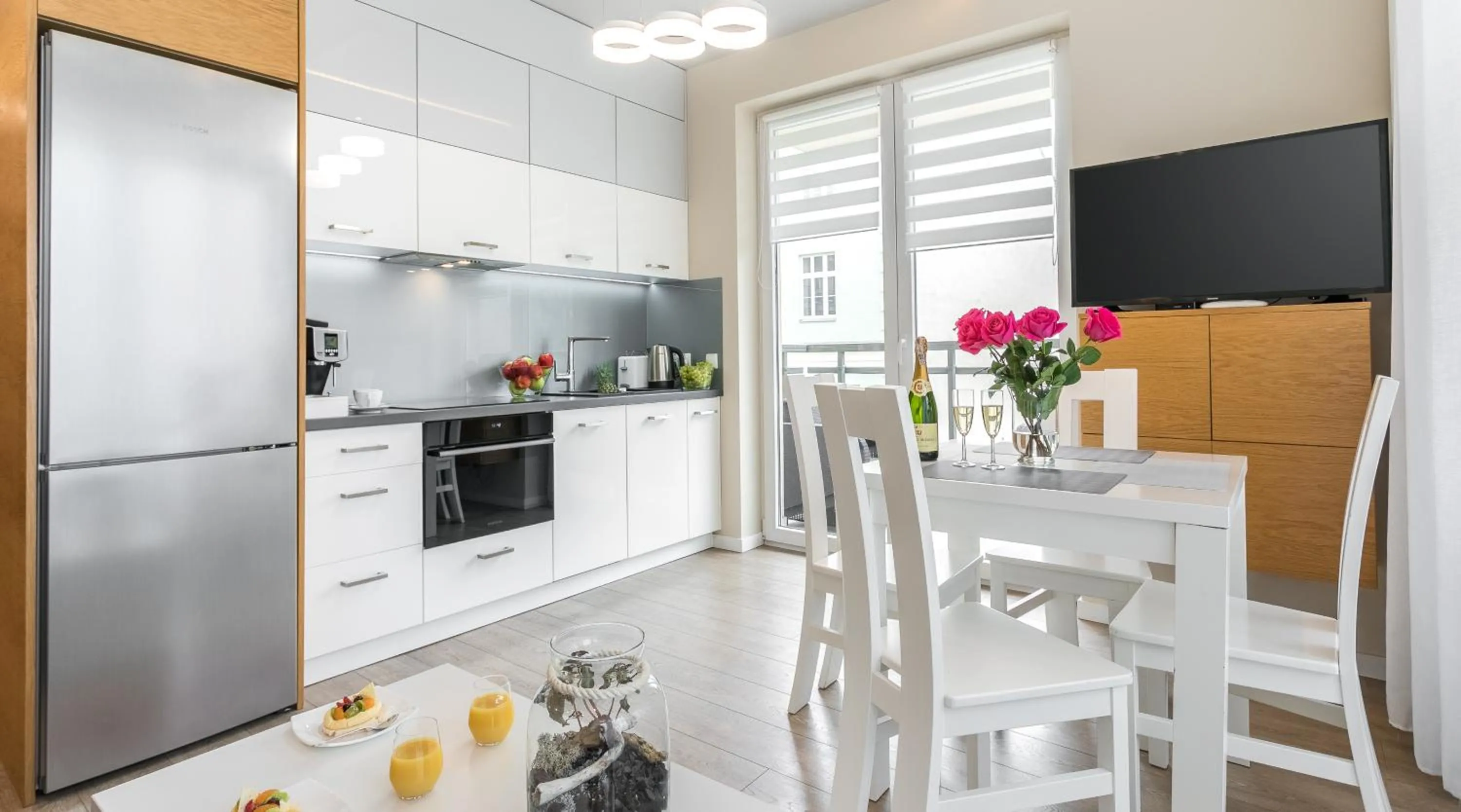 Kitchen or kitchenette in Ariańska Apartment - lift & AC