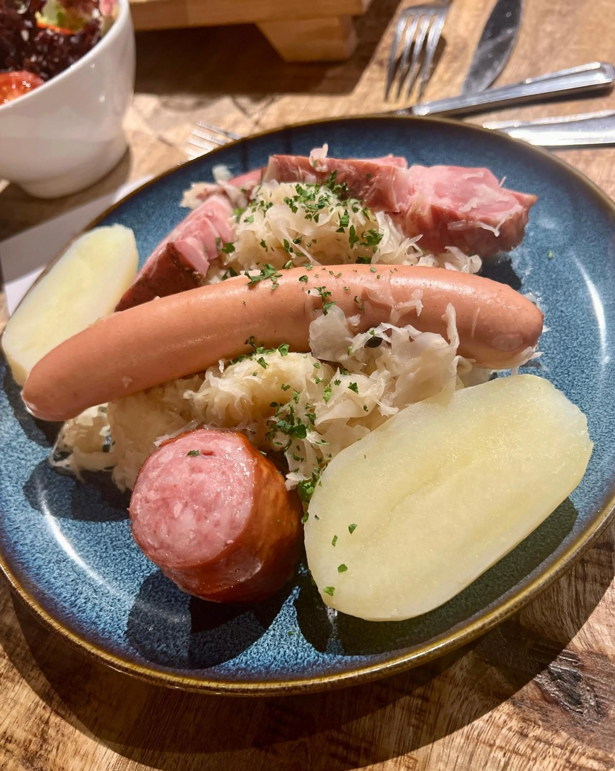 Restaurant/places to eat in LOGIS HÔTEL, CHALETS et RESTAURANT LES CHATELMINÉS