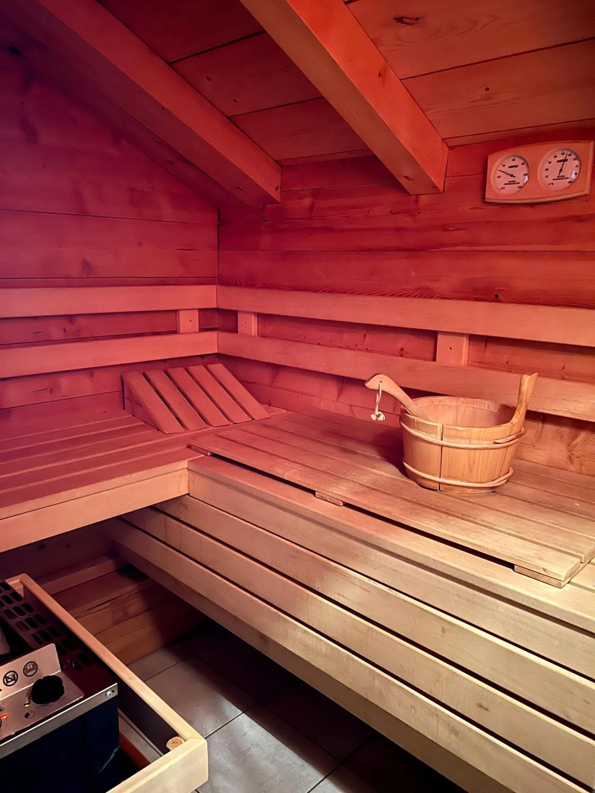 LOGIS HÔTEL, CHALETS et RESTAURANT LES CHATELMINÉS