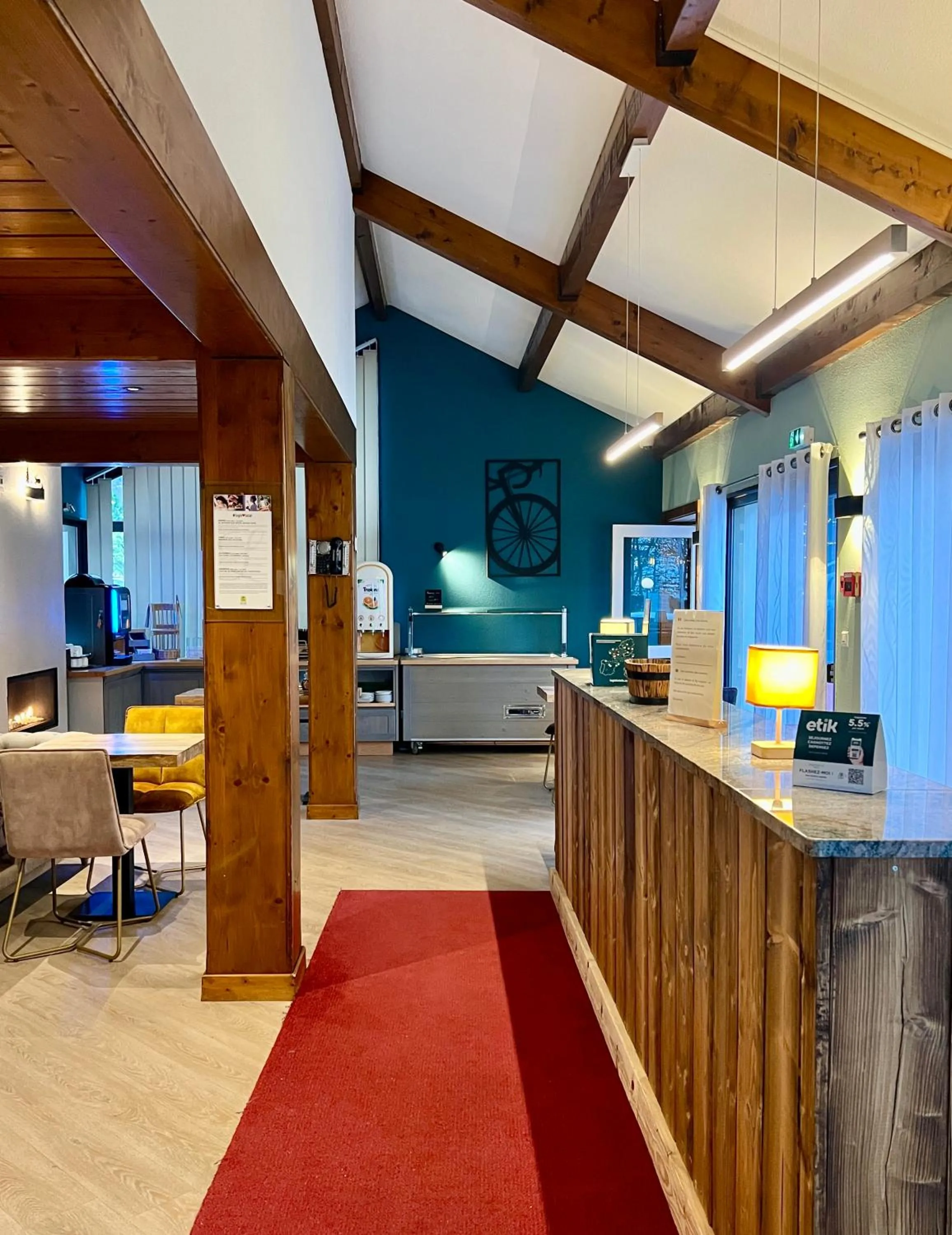 LOGIS HÔTEL, CHALETS et RESTAURANT LES CHATELMINÉS