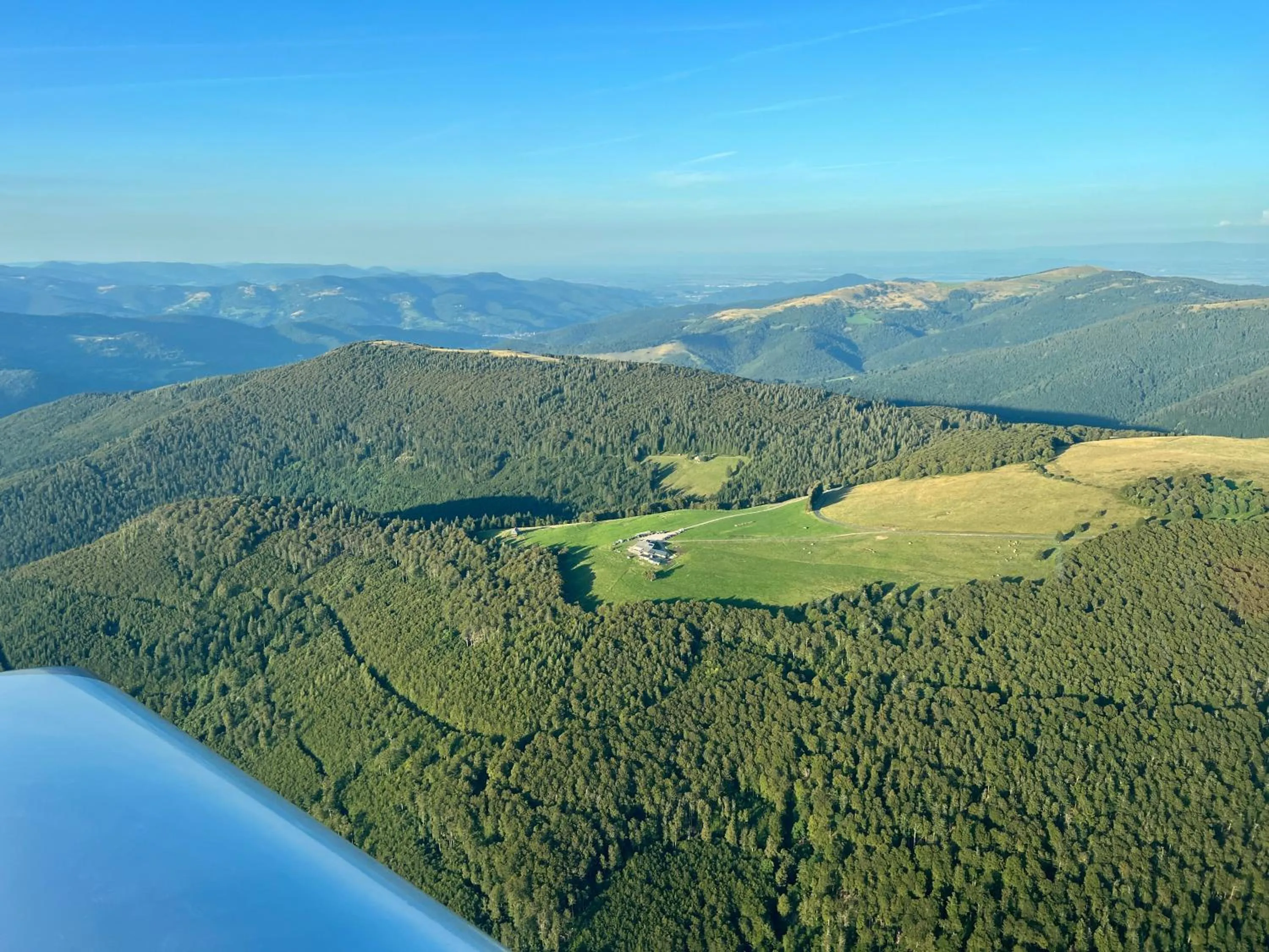 LOGIS HÔTEL, CHALETS et RESTAURANT LES CHATELMINÉS