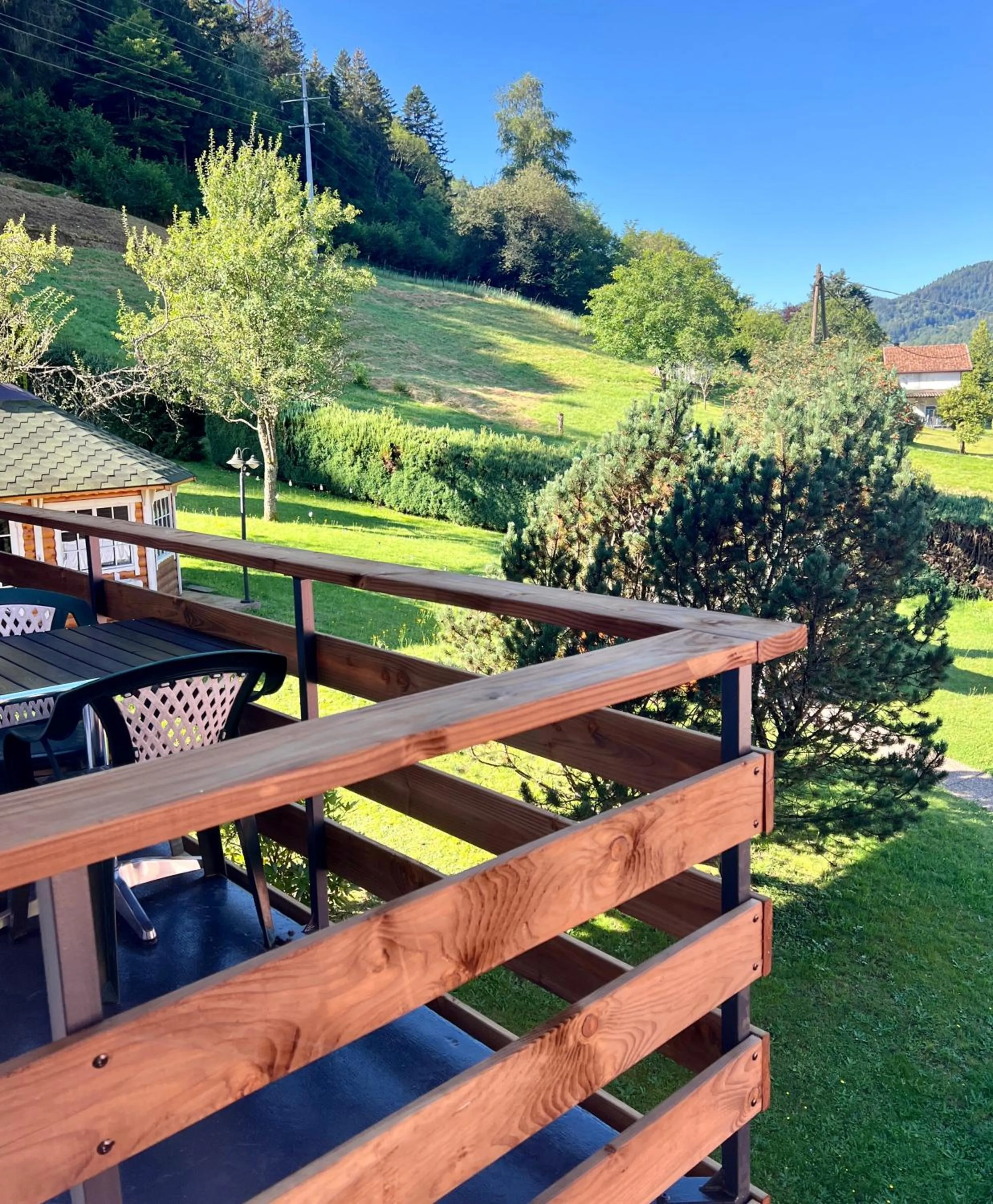 LOGIS HÔTEL, CHALETS et RESTAURANT LES CHATELMINÉS