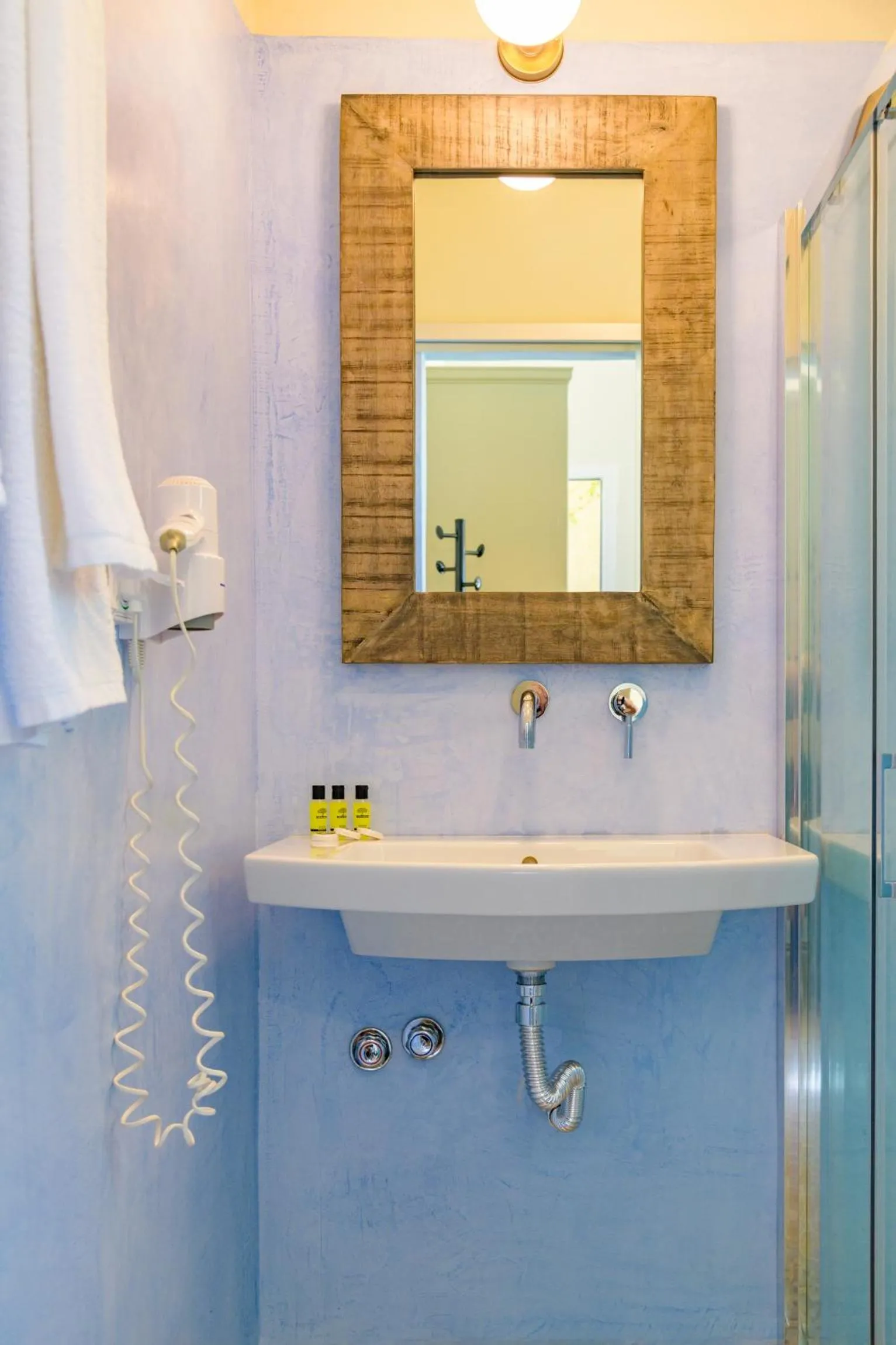 Bathroom in Panas Hotel