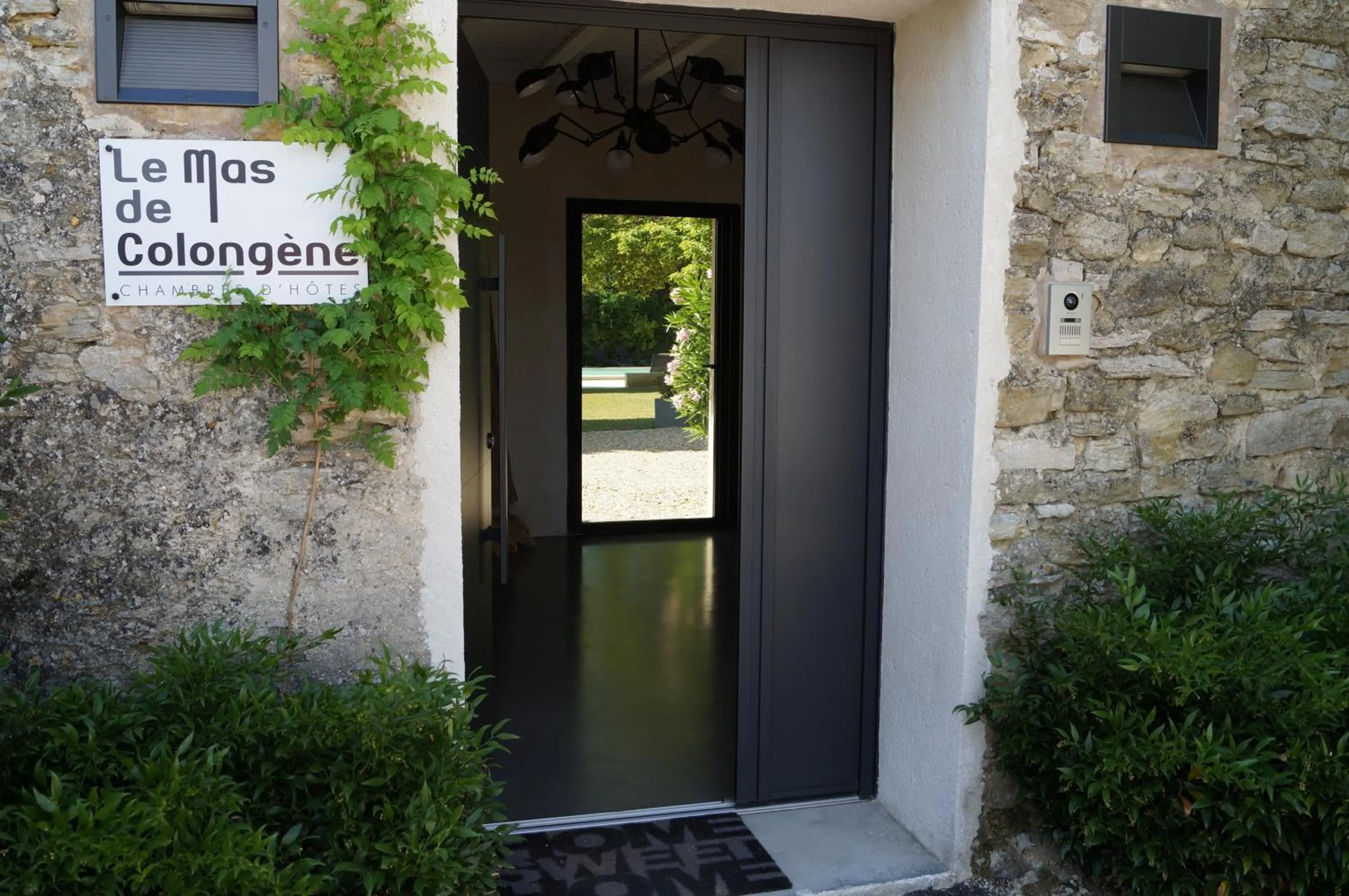 Facade/entrance in le mas de colongene