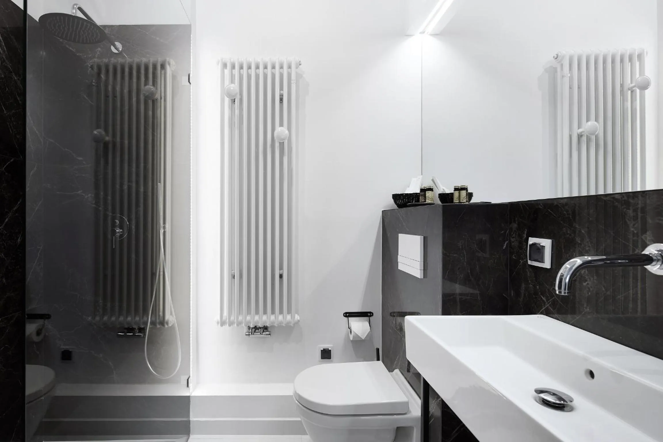 Shower in St Agnes Apartments Old Town