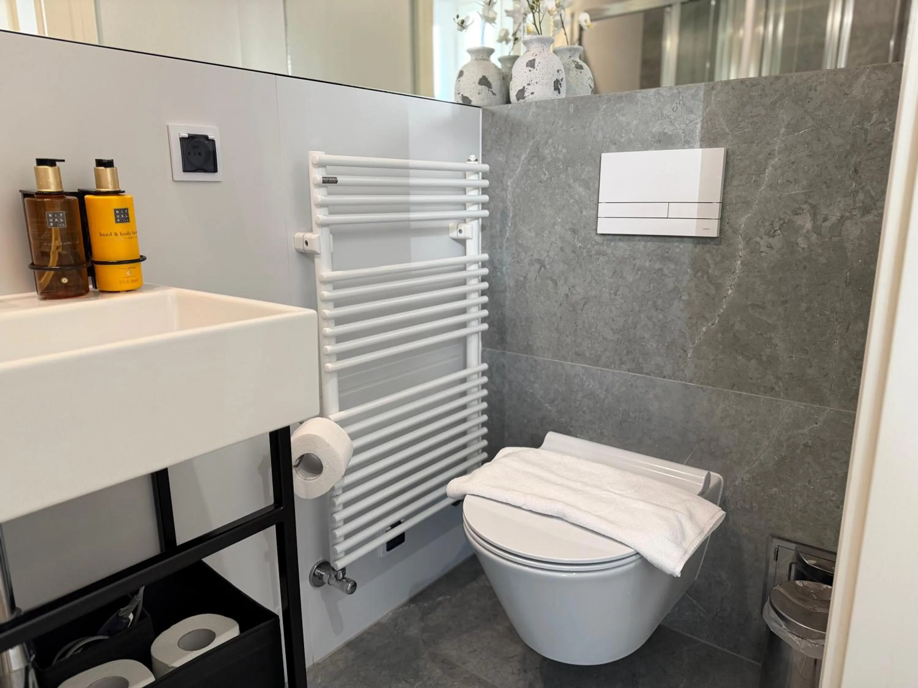 Toilet in St Agnes Apartments Old Town