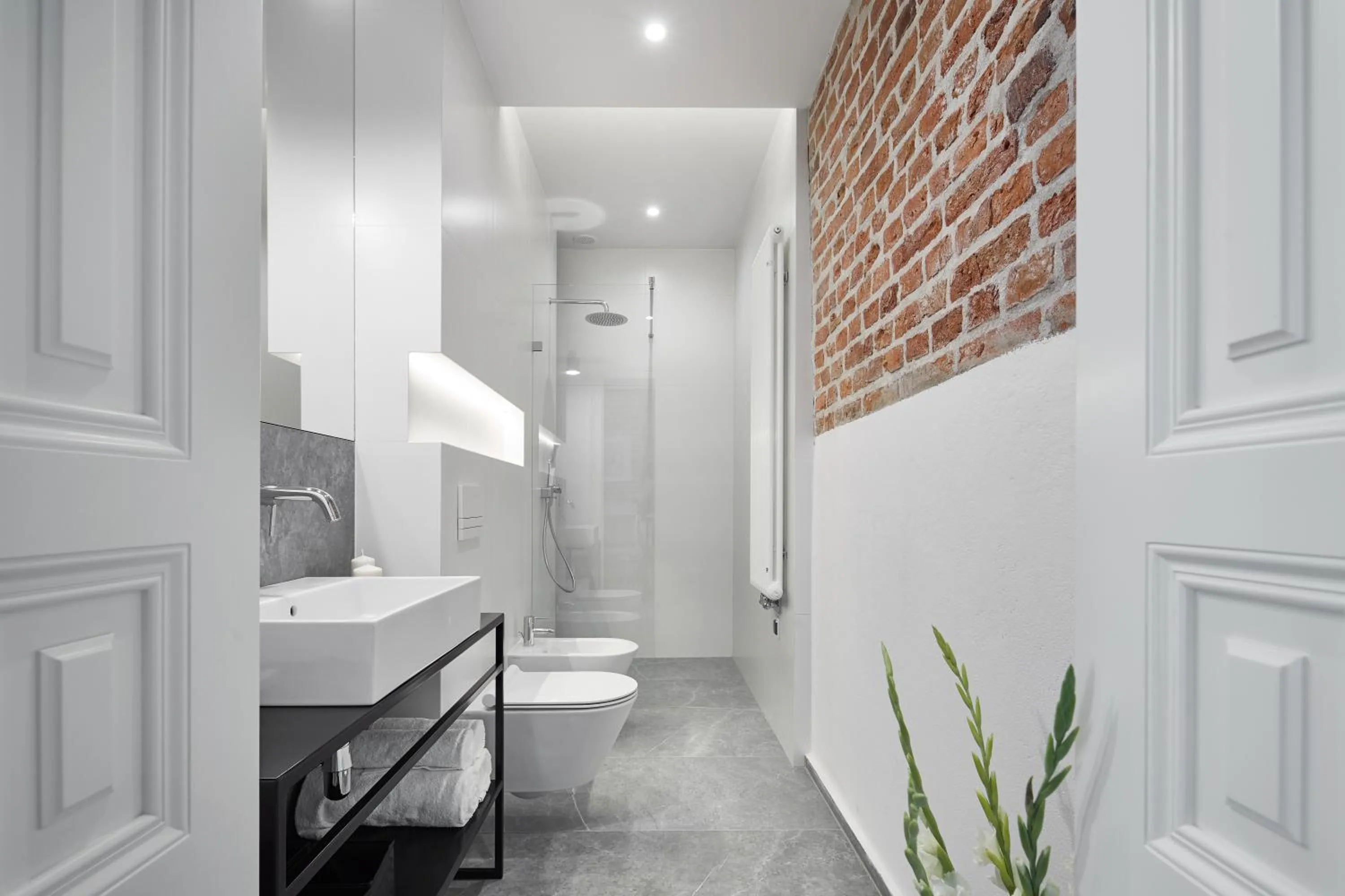 Shower in St Agnes Apartments Old Town