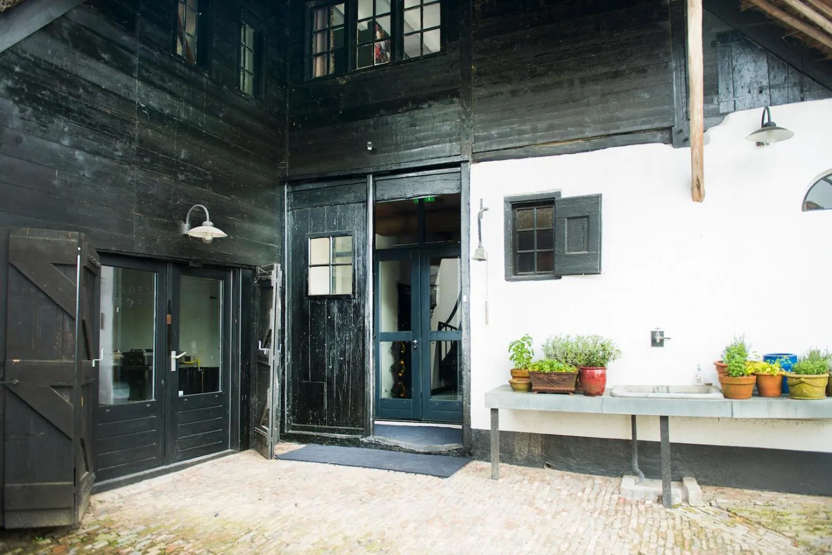 Facade/entrance in De Heeren van Tuil