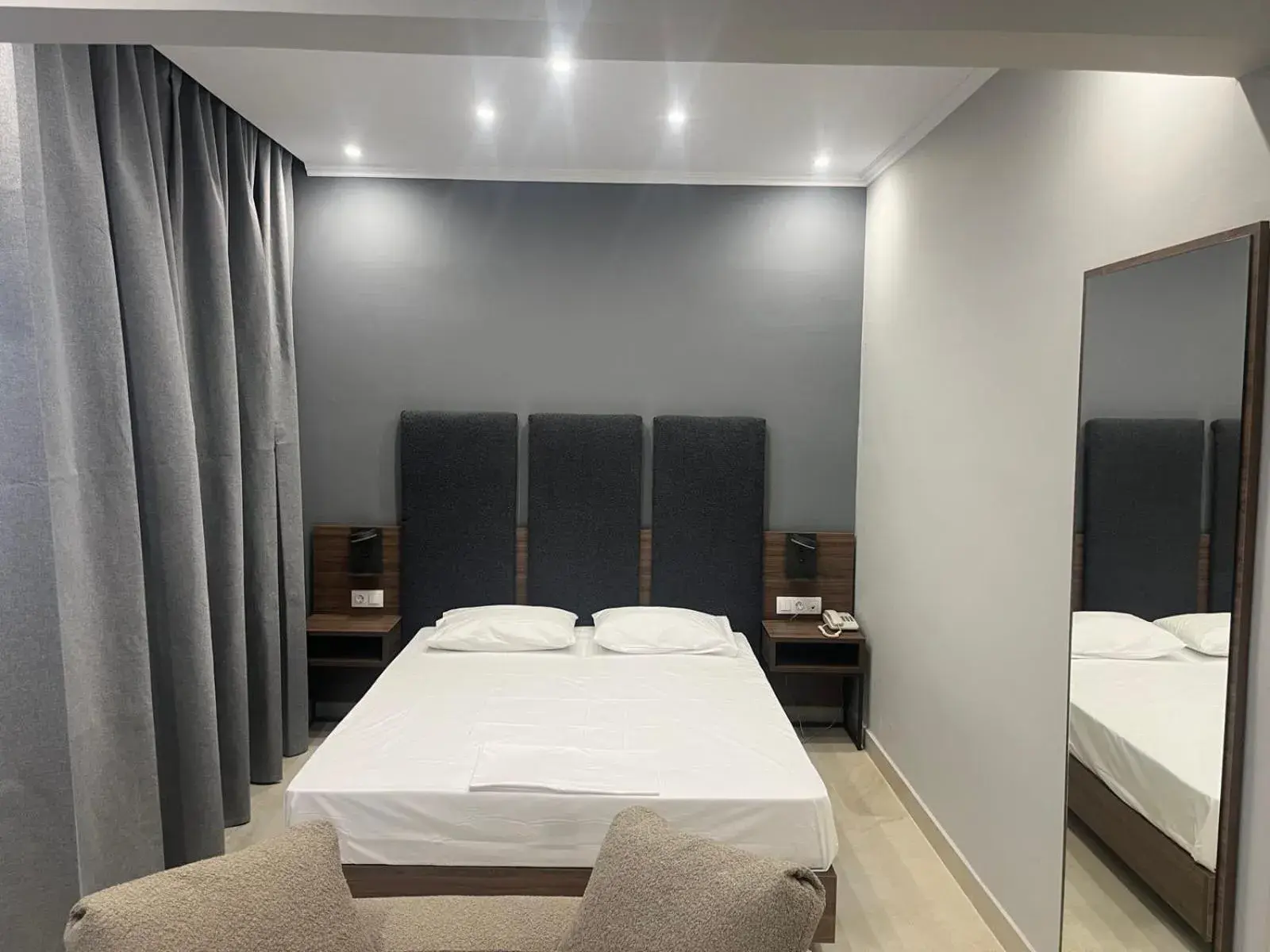 Deluxe Suite in Hotel Costis Deluxe Suite in Hotel Costis