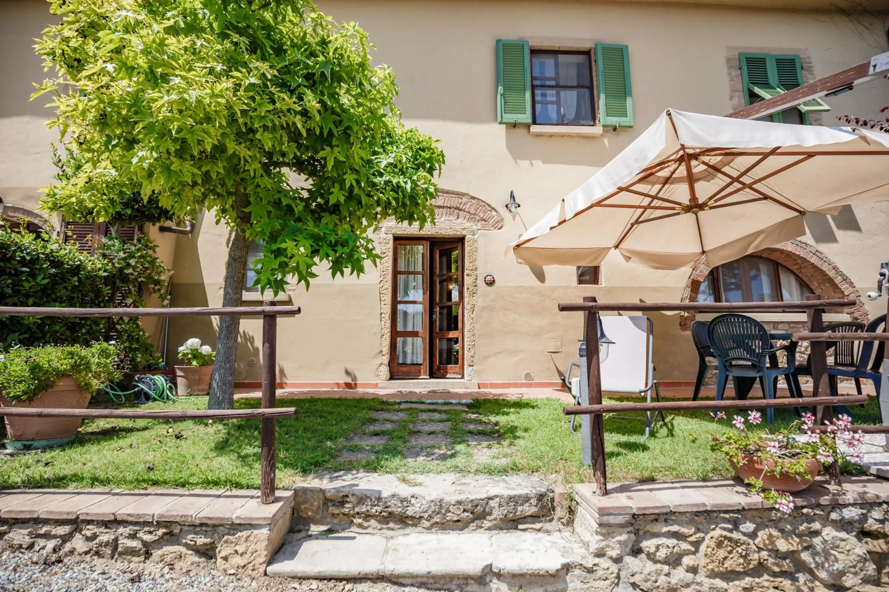 Casetta Luna e Sole Giardino privato e vista Toscana