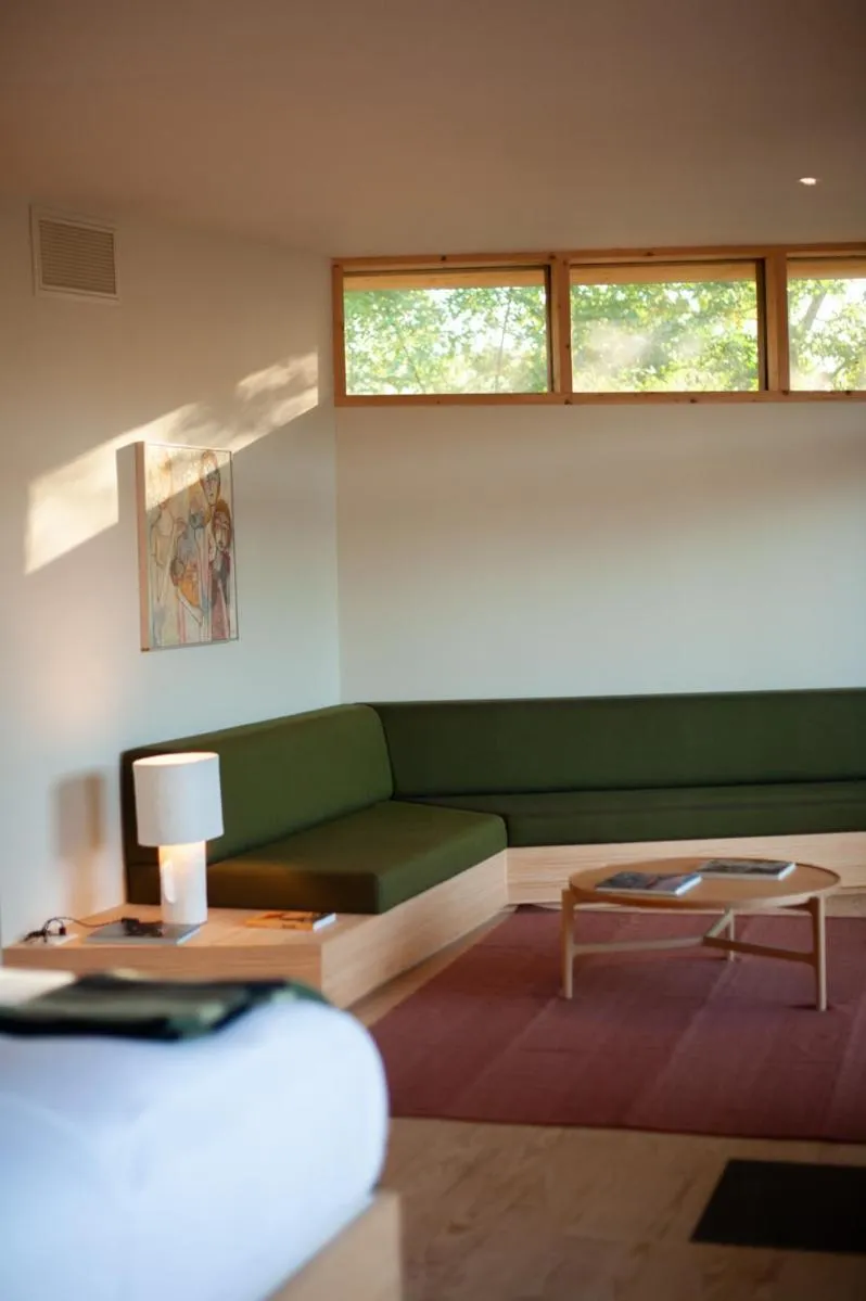 Bed in Les Échasses Golf & Surf Eco Lodge