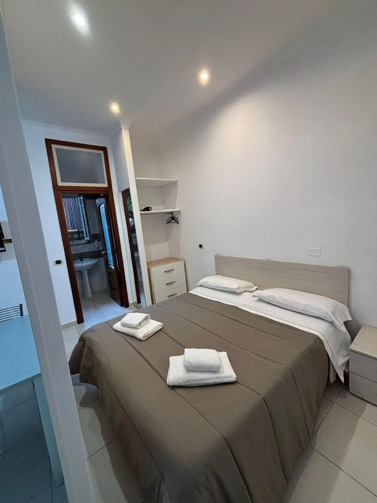 Bedroom, Bed in Home To Fly