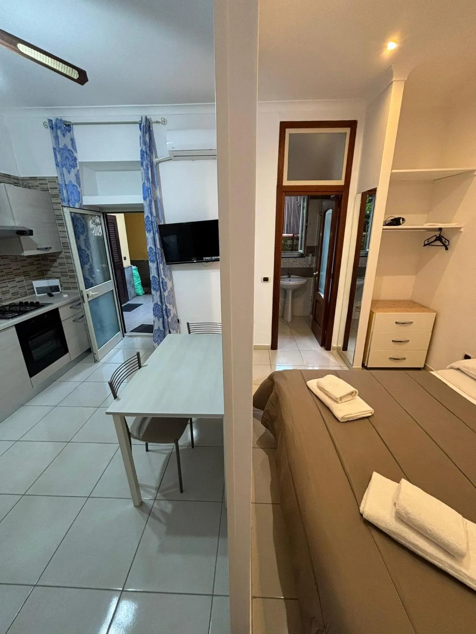 Kitchen or kitchenette in Home To Fly