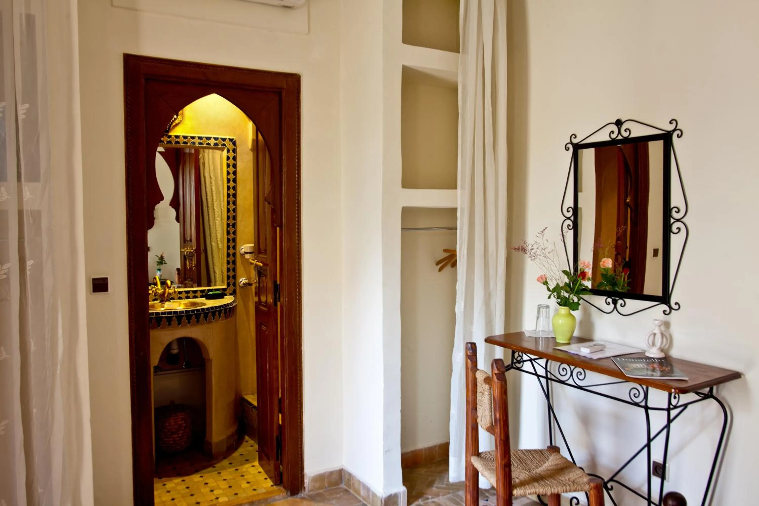 Riad Tidar by Phoenix