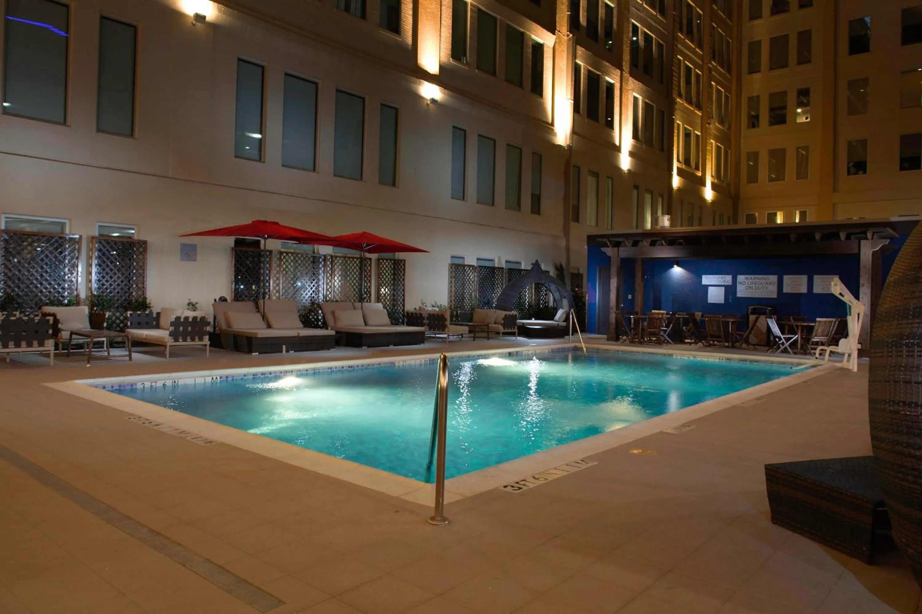 Swimming pool in Fairfield Inn & Suites by Marriott Dallas Downtown