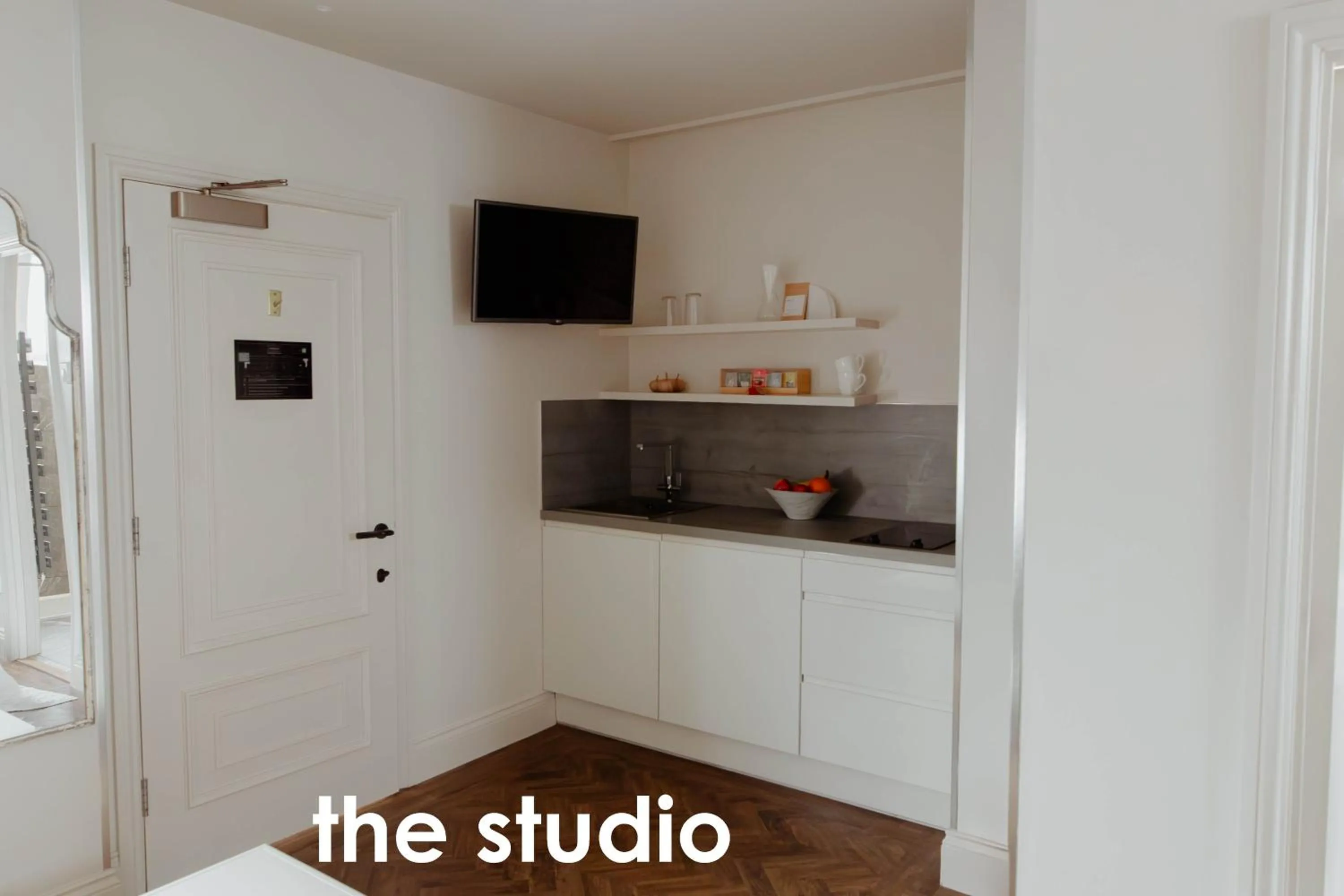 Kitchen or kitchenette in HIDEOUT Hotel