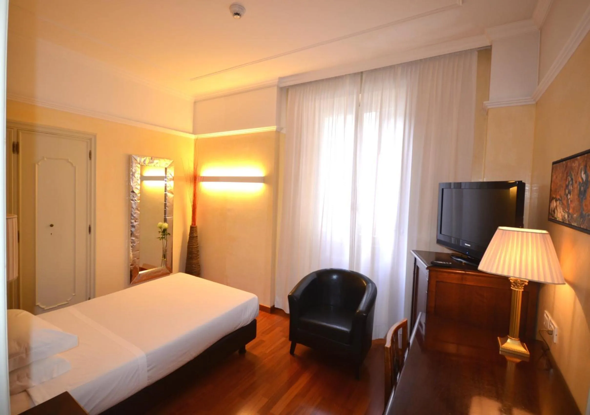 Photo of the whole room, Bed in Astoria Hotel Italia