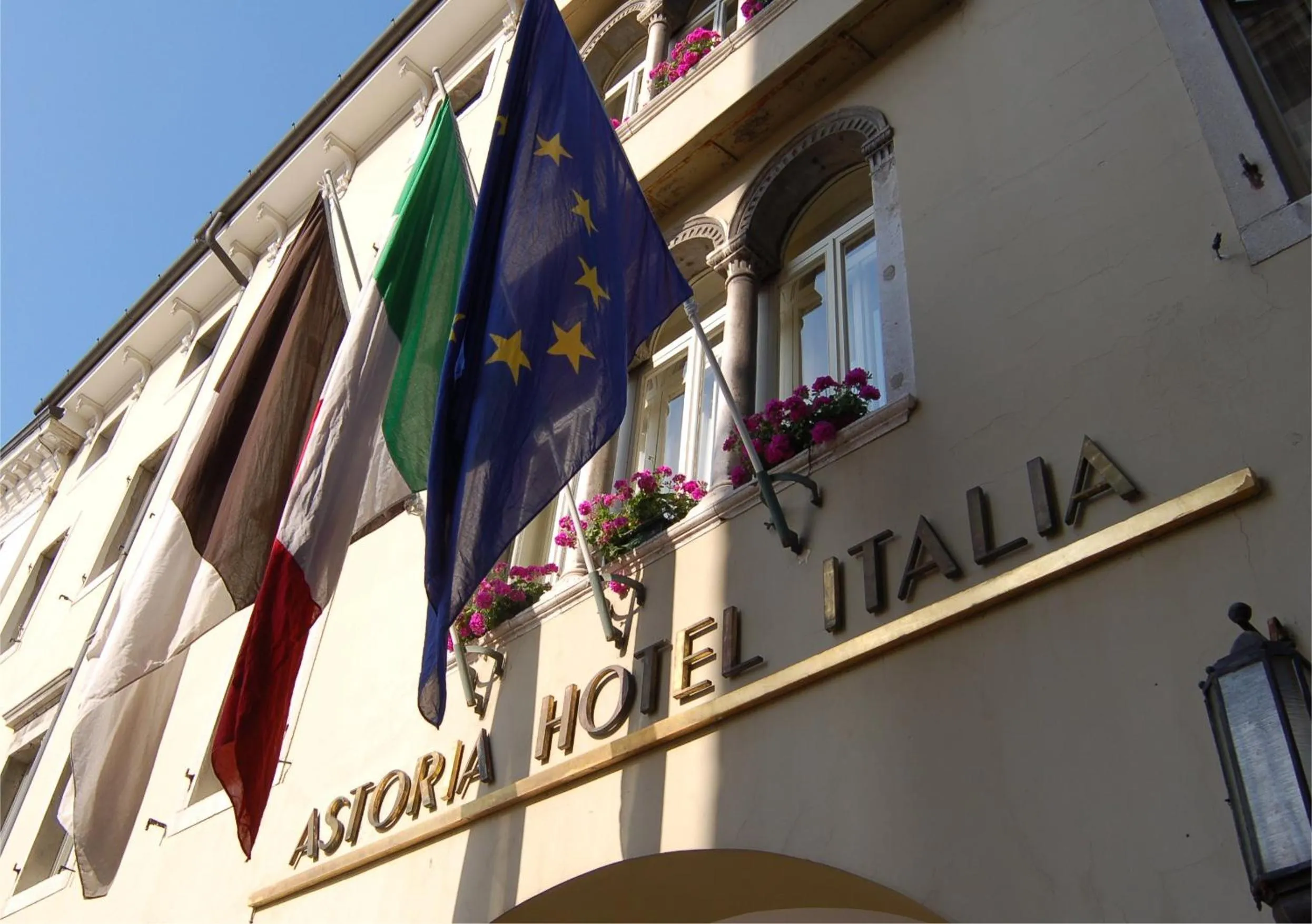 Facade/entrance in Astoria Hotel Italia