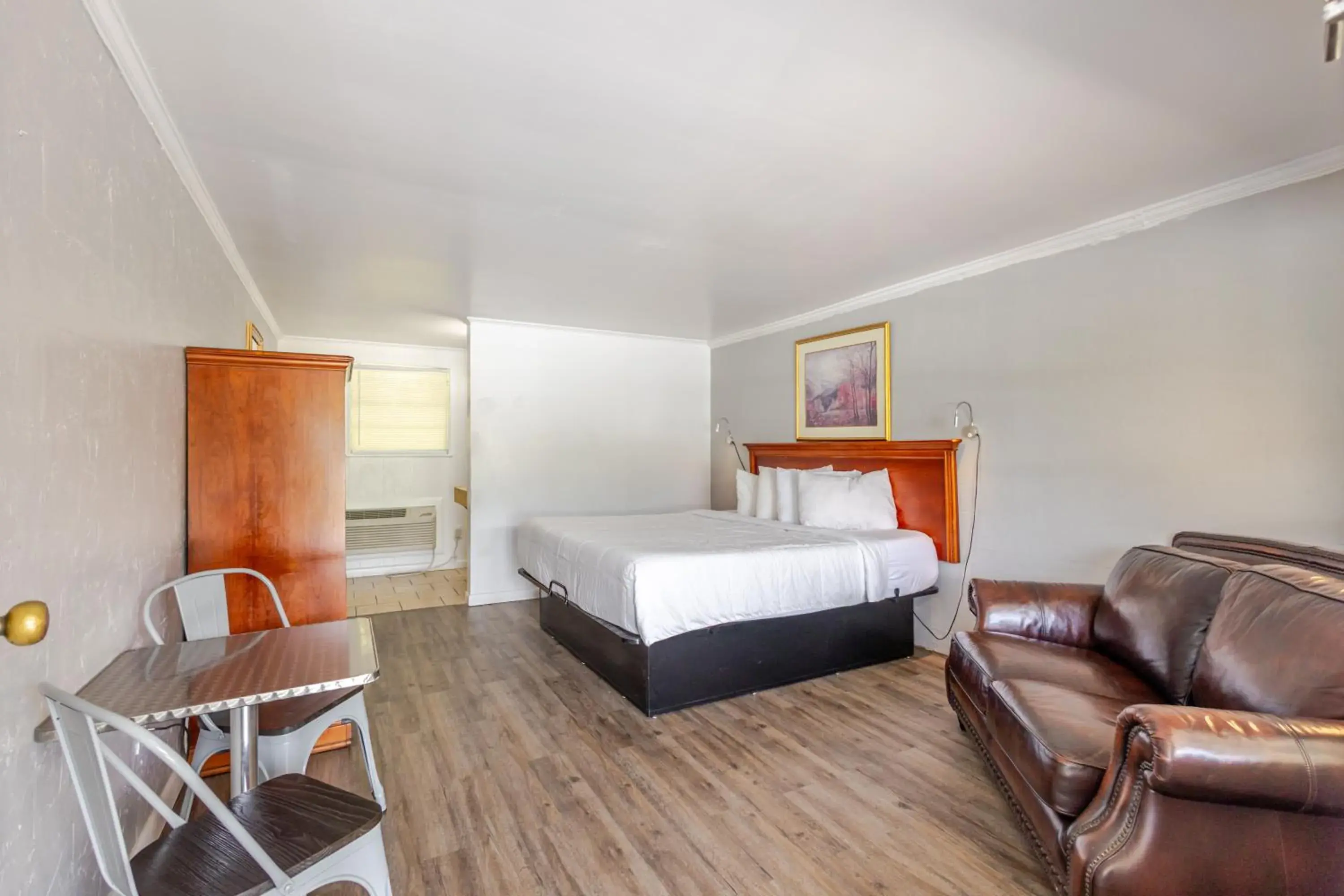 King Studio with Sofa Bed in Qualla Cabins and Motel Cherokee near Casino King Studio with Sofa Bed in Qualla Cabins and Motel Cherokee near Casino