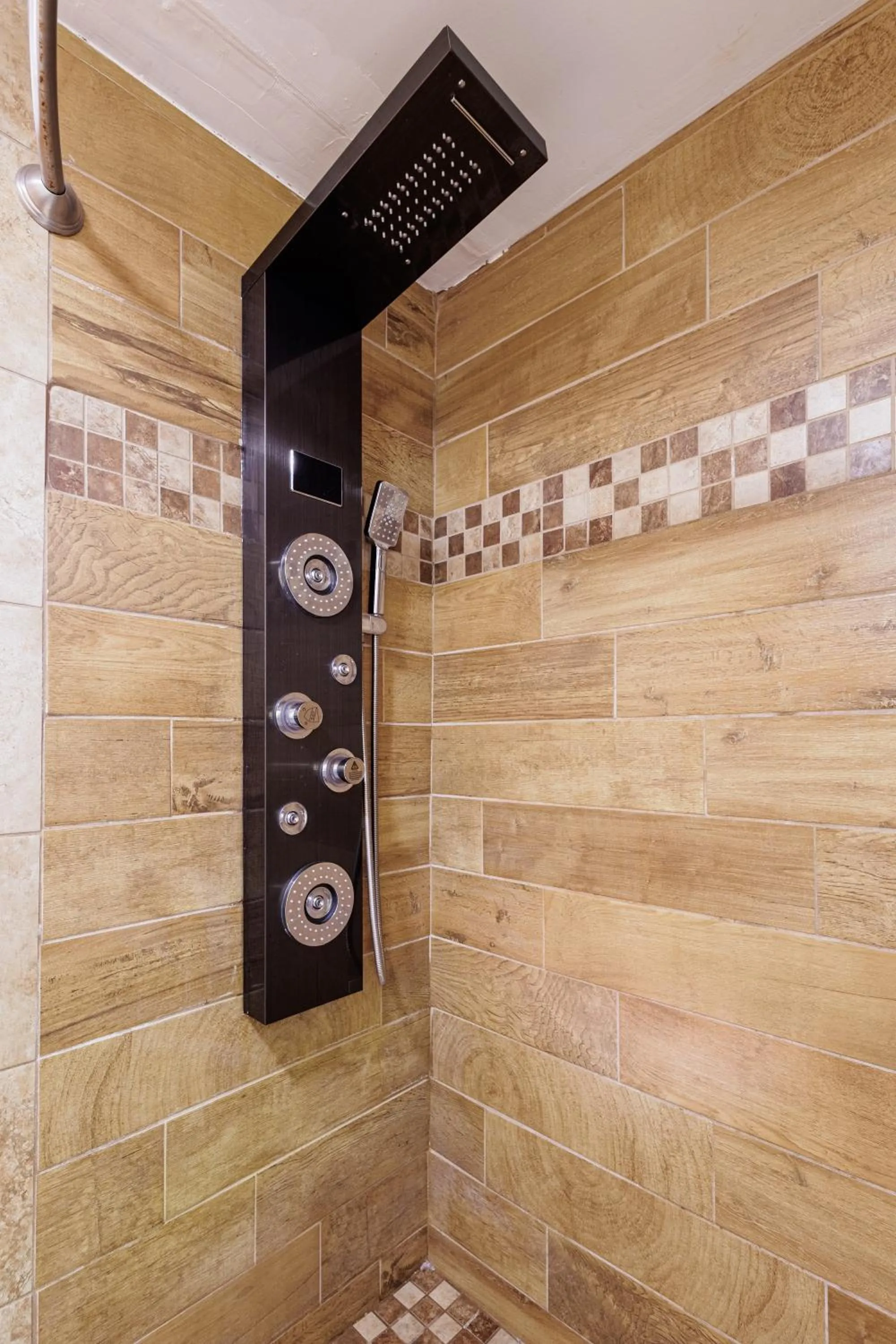 Shower in Qualla Cabins and Motel Cherokee near Casino