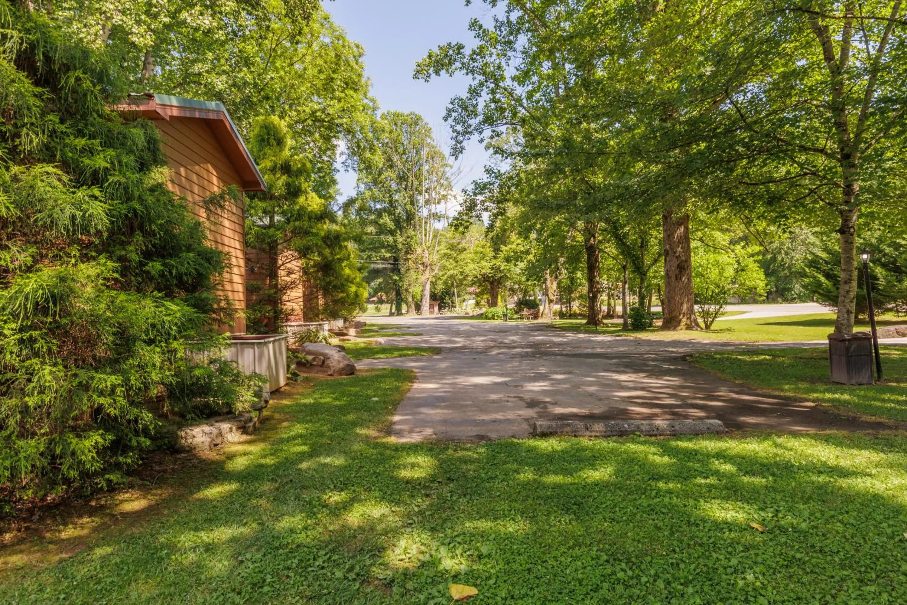 Property building in Qualla Cabins and Motel Cherokee near Casino
