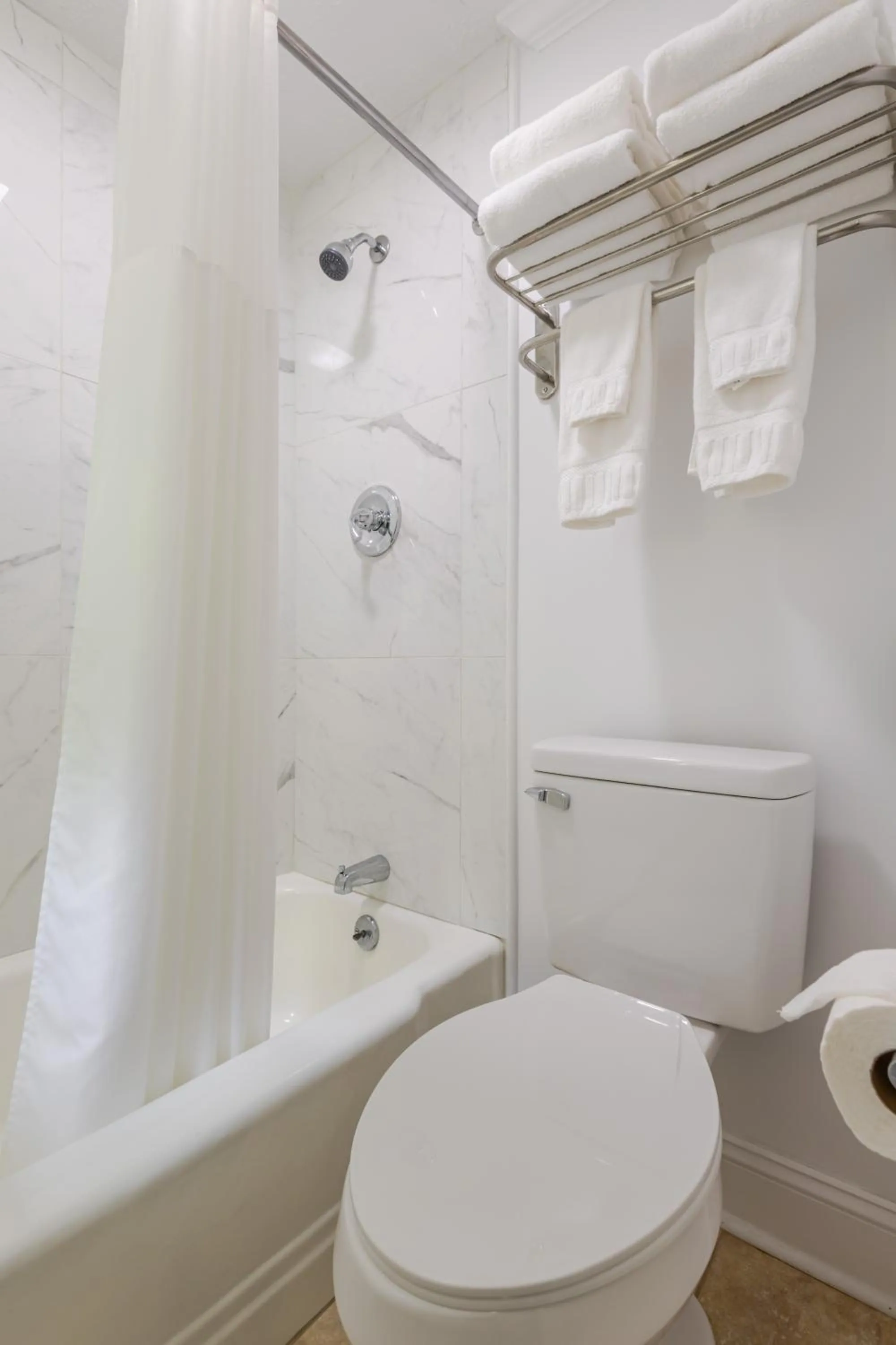 Bathroom in Qualla Cabins and Motel Cherokee near Casino