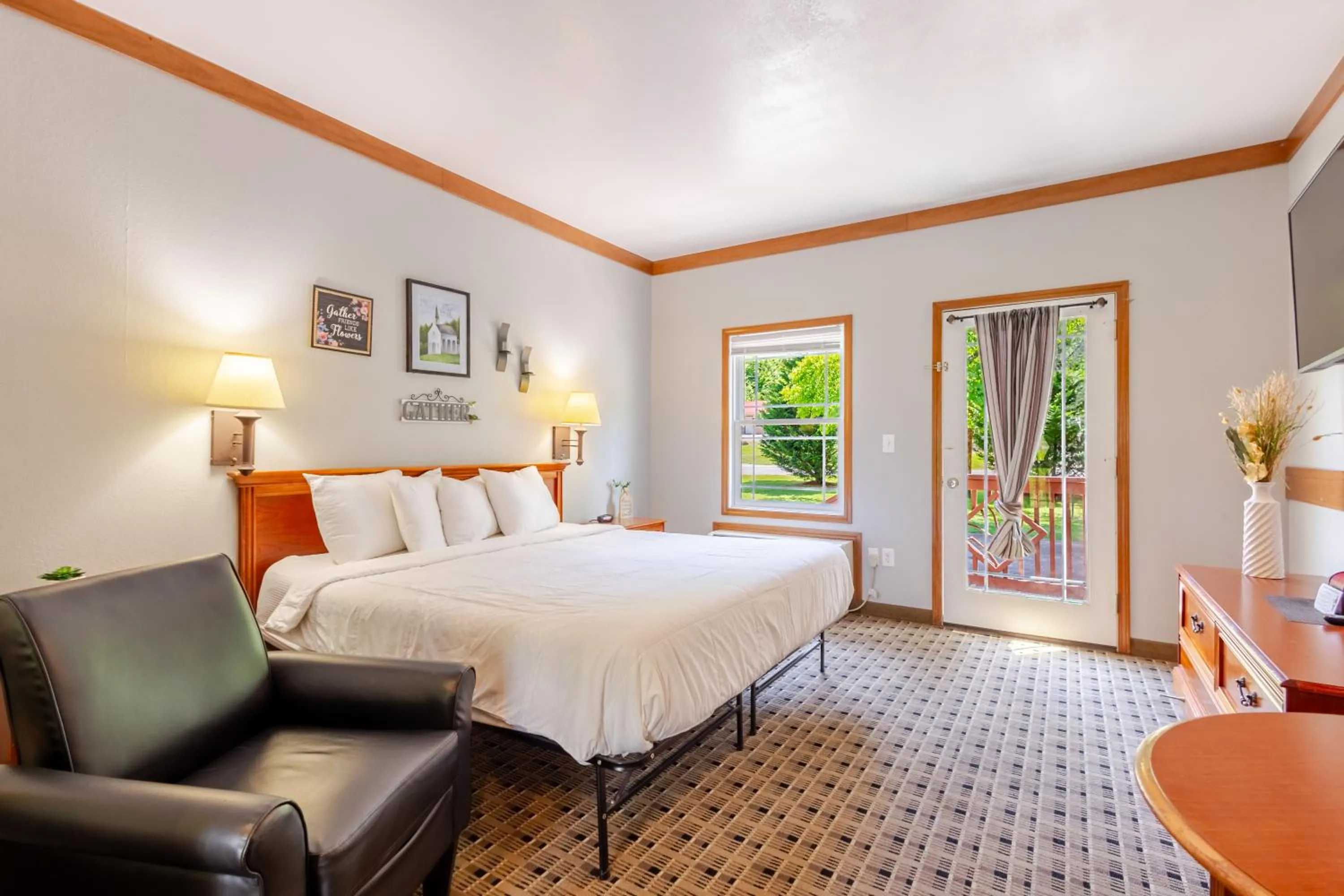 Bed in Qualla Cabins and Motel Cherokee near Casino