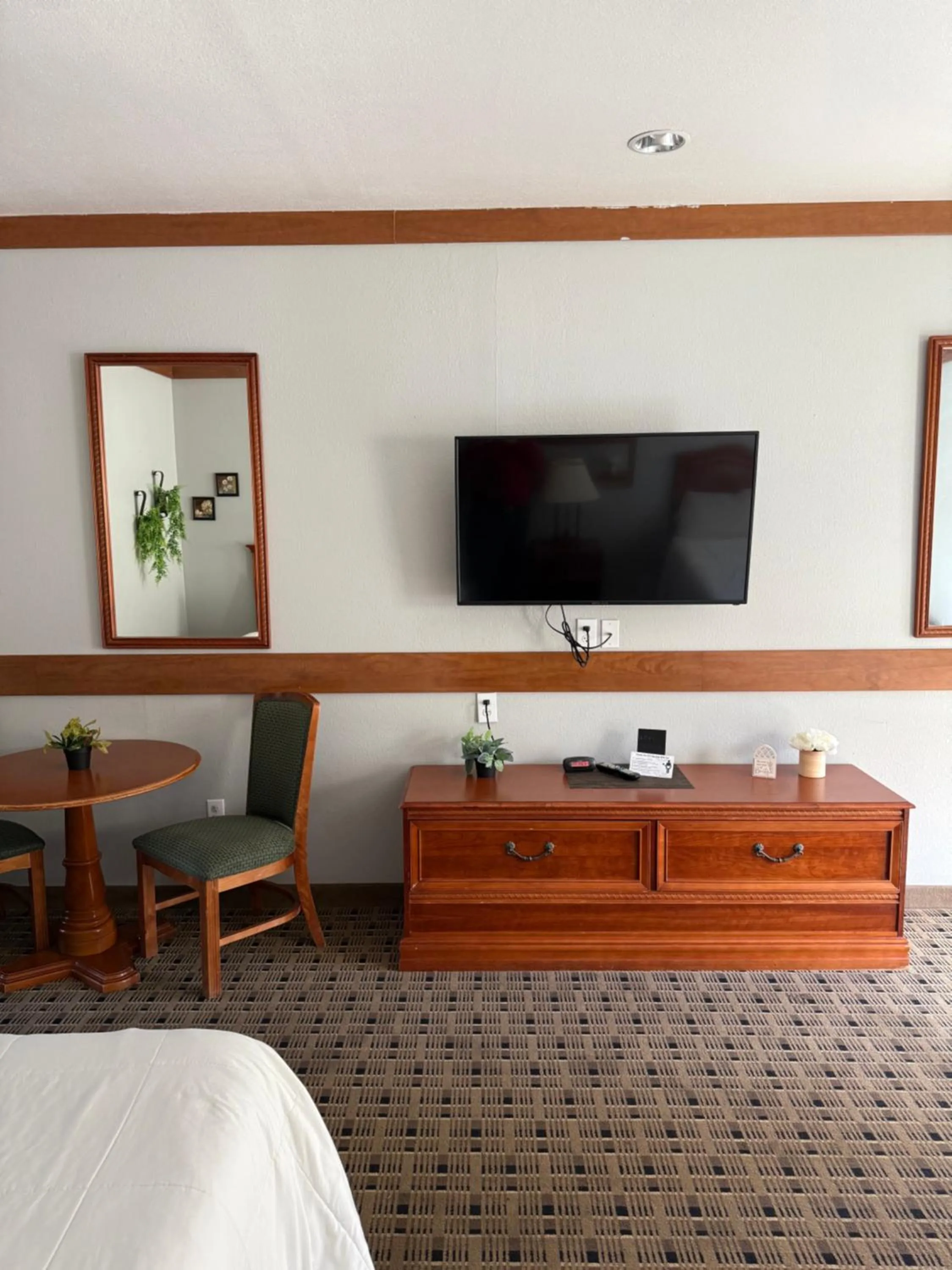 Bed in Qualla Cabins and Motel Cherokee near Casino