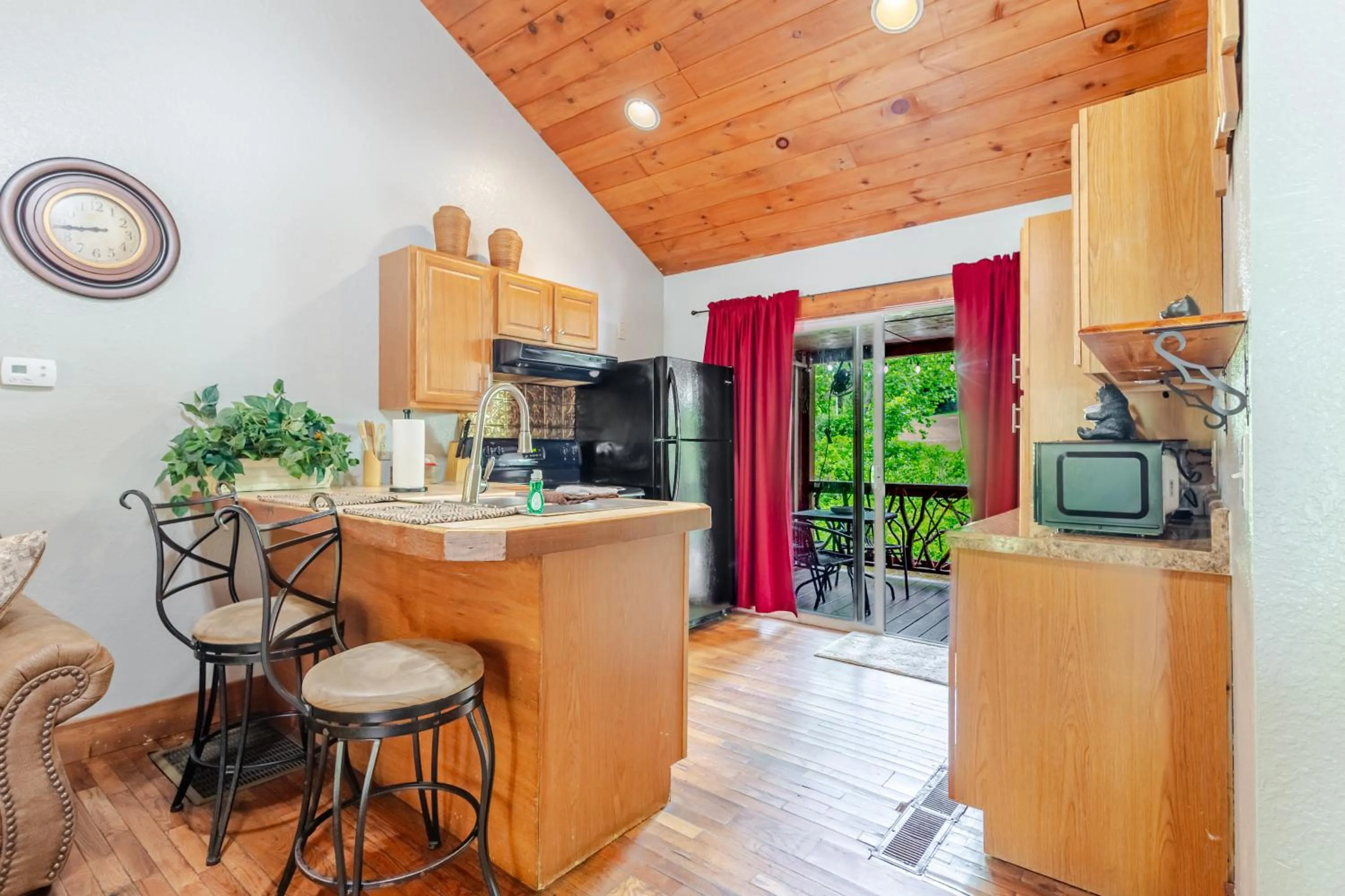 kitchen in Qualla Cabins and Motel Cherokee near Casino