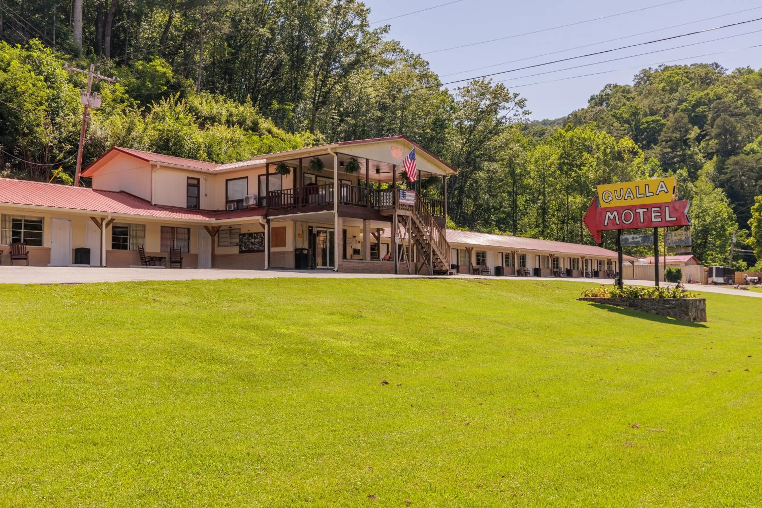Property building in Qualla Cabins and Motel Cherokee near Casino