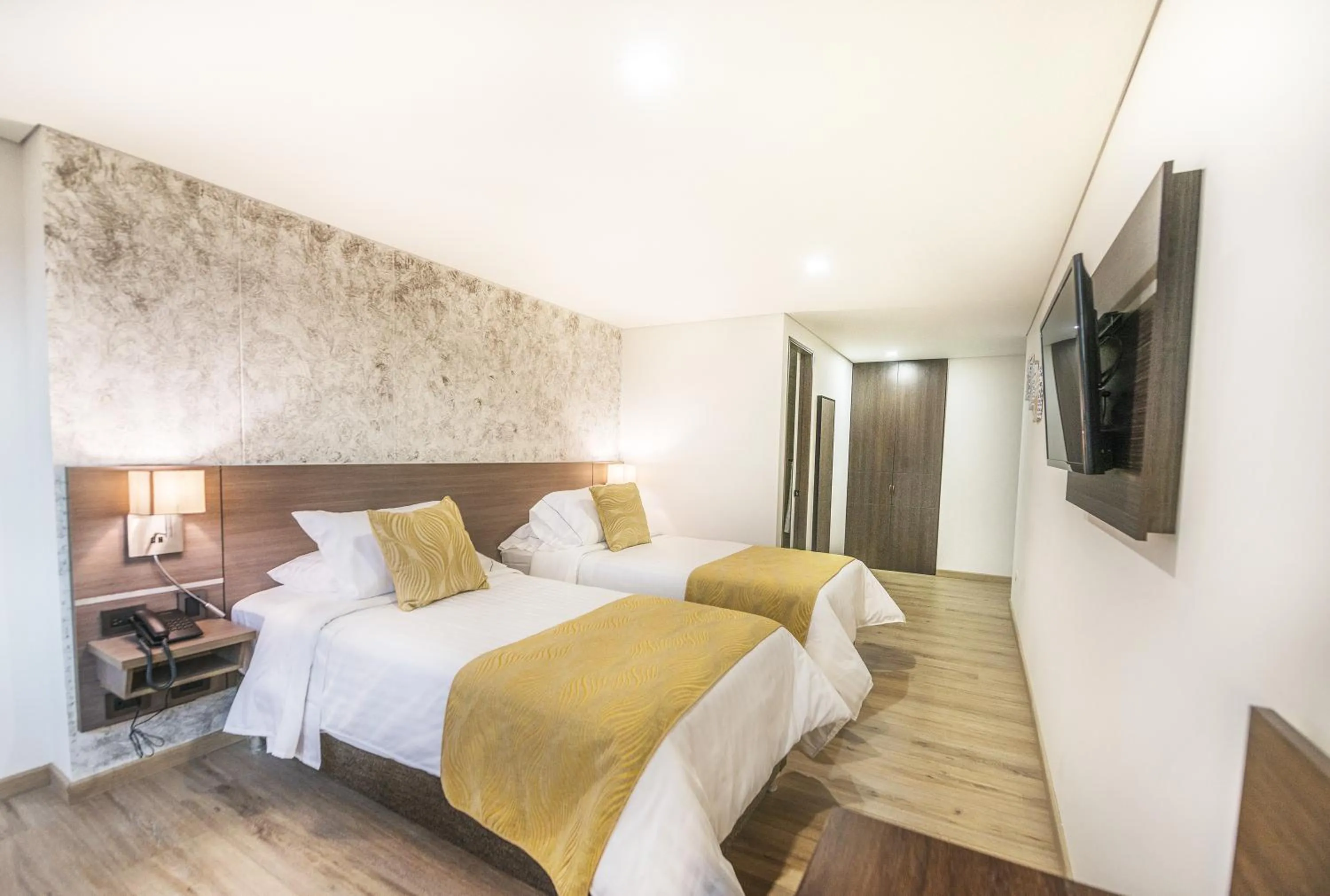 Photo of the whole room, Bed in SM Grand Hotel