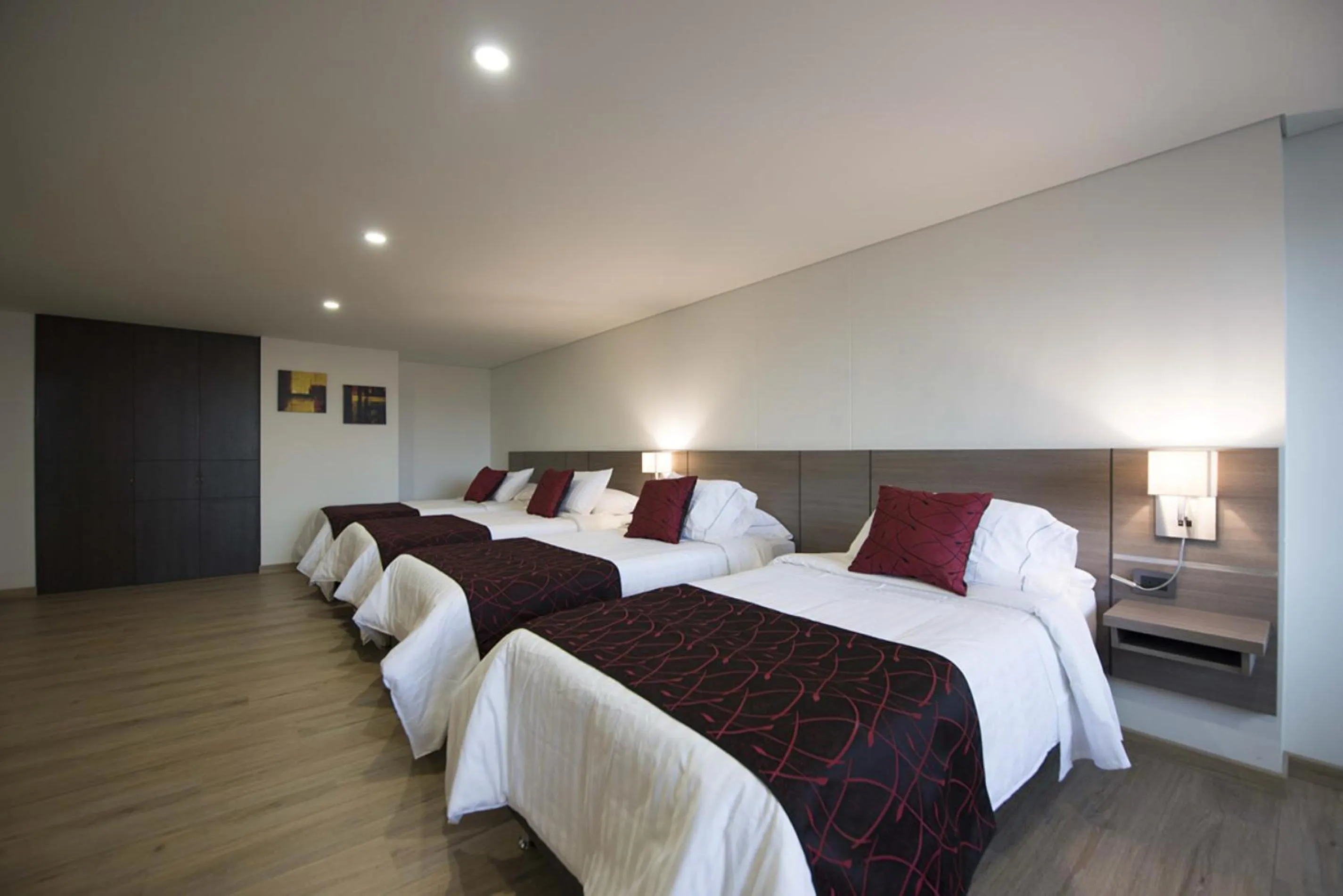 Bedroom, Bed in SM Grand Hotel