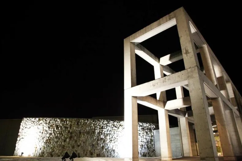 Facade/entrance in Tokachi Nauman Onsen Hotel arco