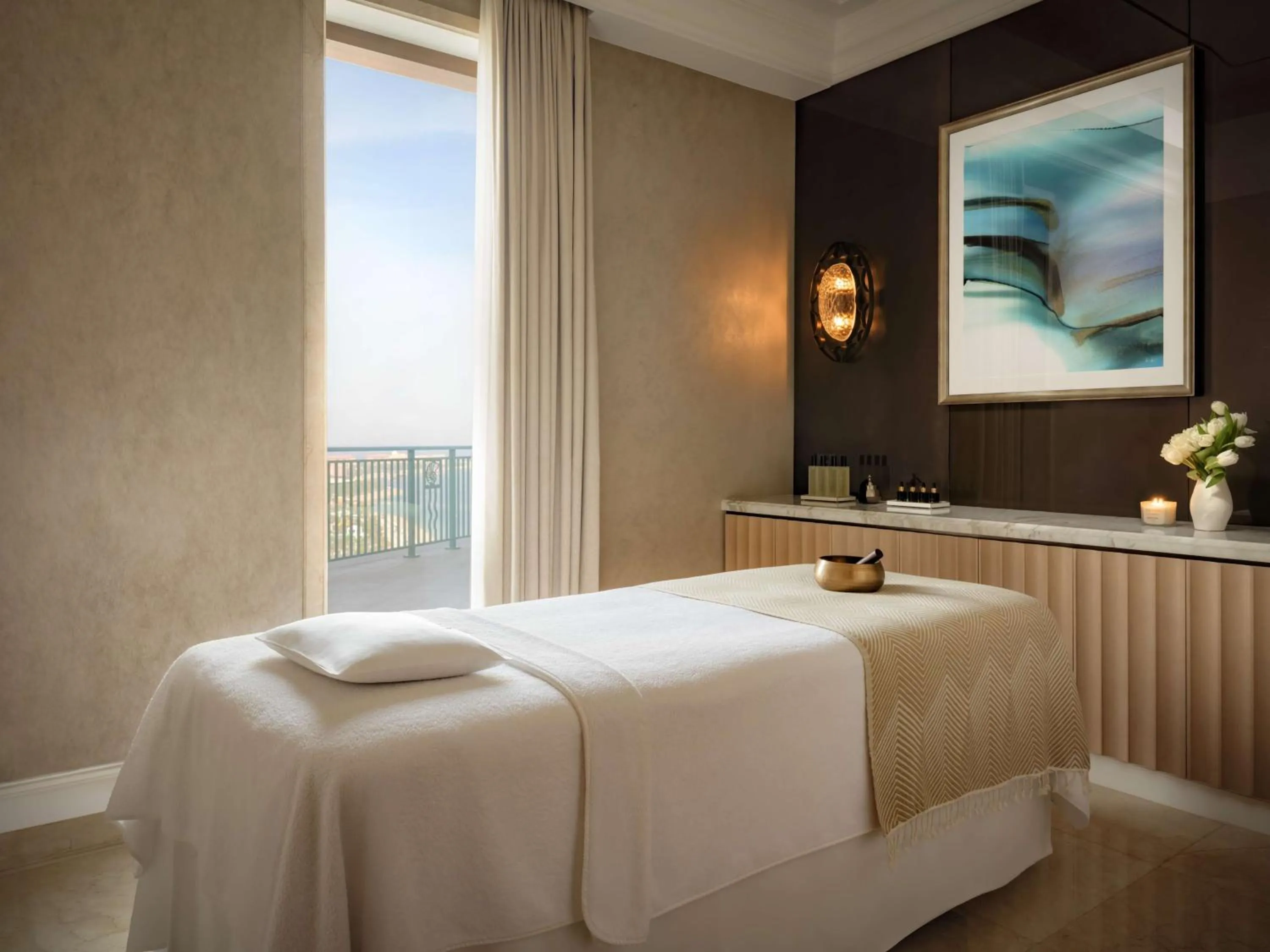 Photo of the whole room, Bed in Atlantis, The Palm